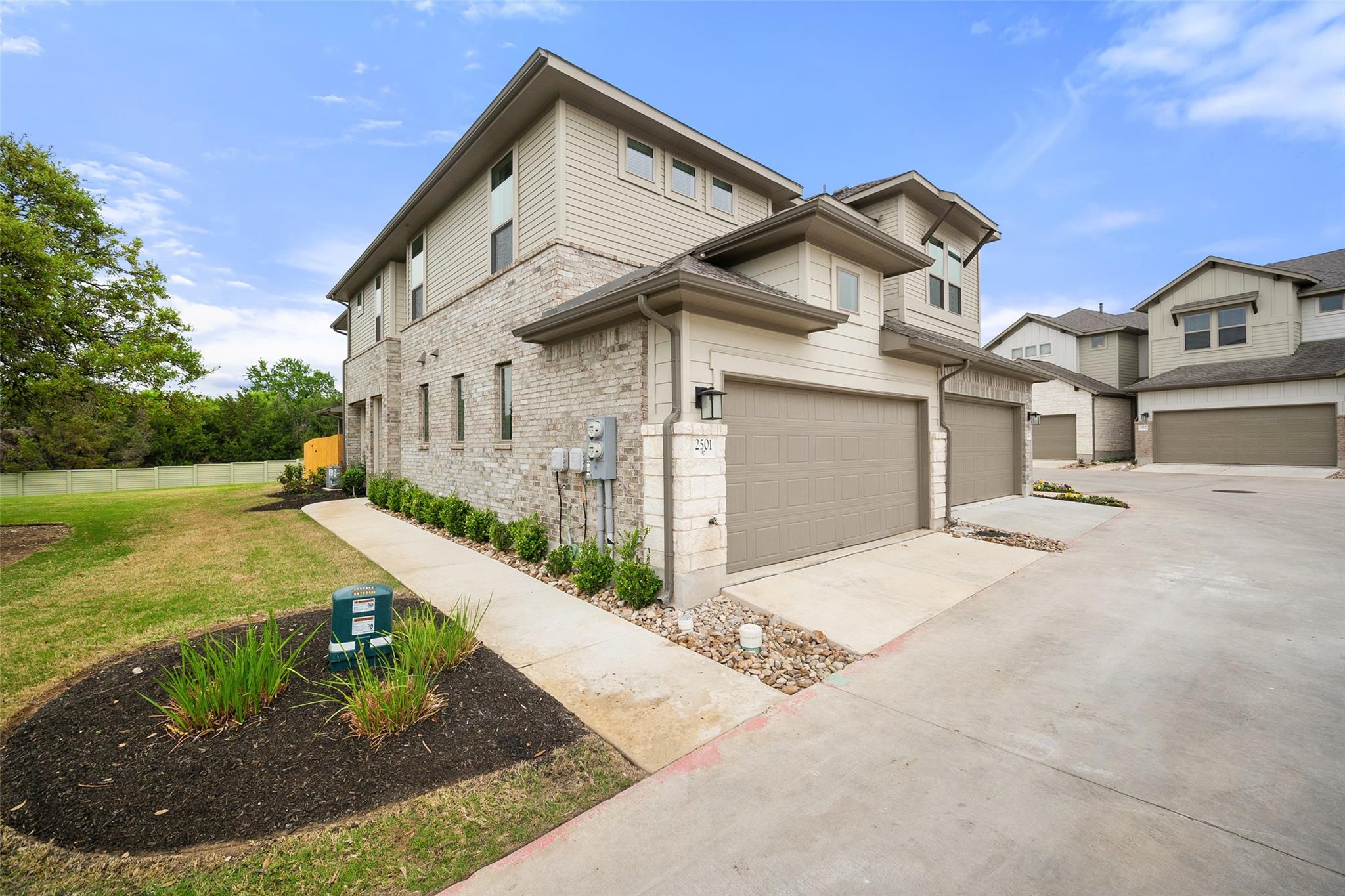 2500 Forest Creek DR 2501 Property Photo 1