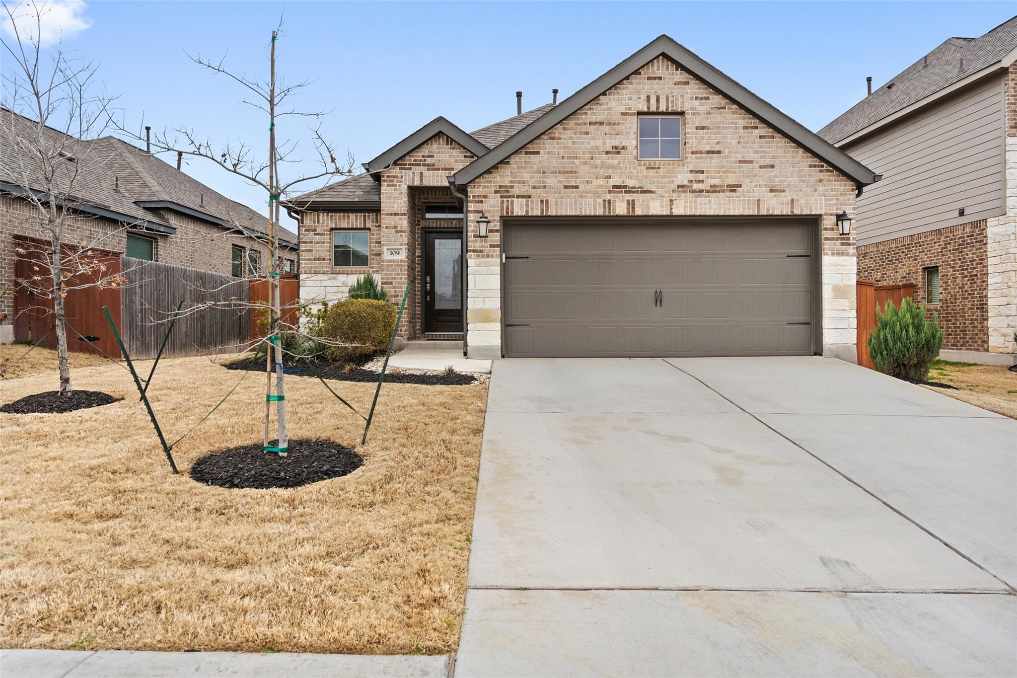 109 Freeman LOOP Property Photo 1