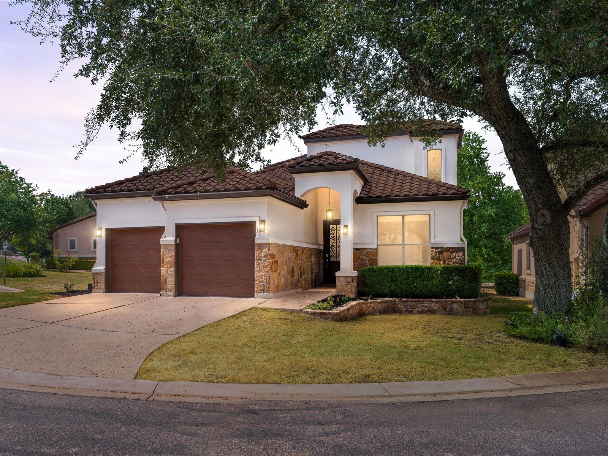 17 Chandon Ln Property Photo 1