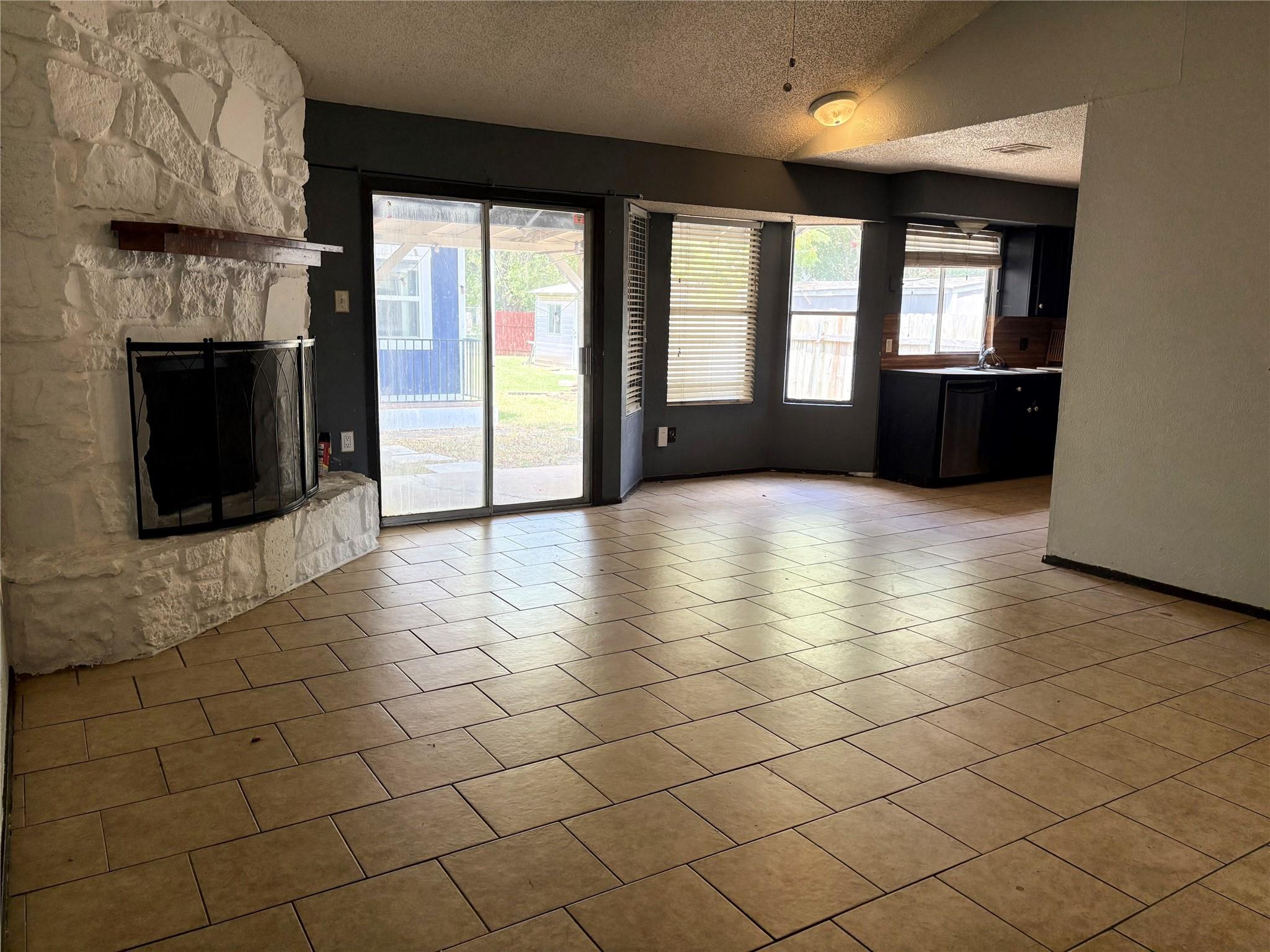5000 Fontenay Dr Property Photo 4
