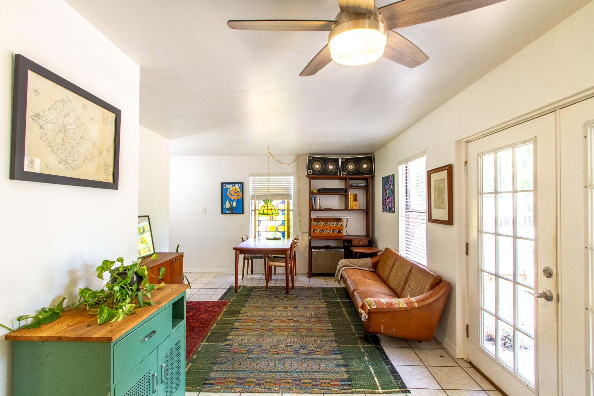 208 Hackberry St Property Photo 4