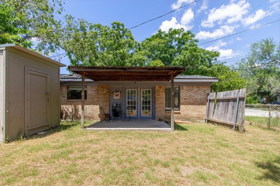 208 Hackberry St Property Photo 14