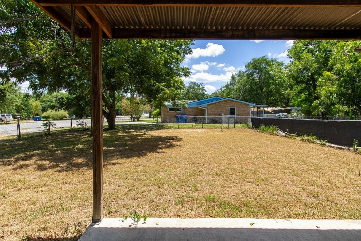 208 Hackberry St Property Photo 15