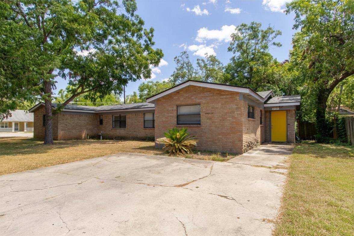 208 Hackberry St Property Photo 18
