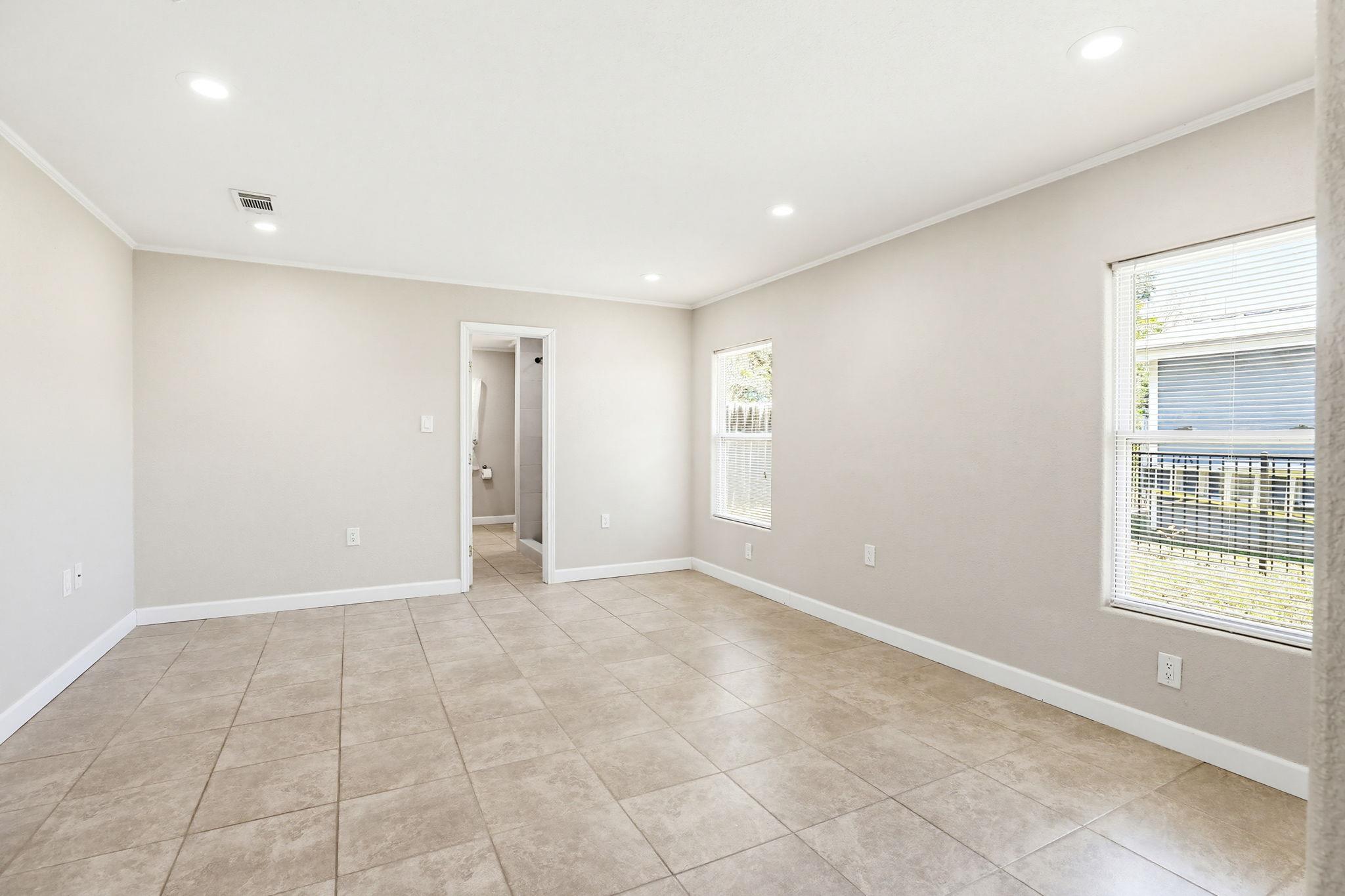 125 Glendale St Property Photo 7