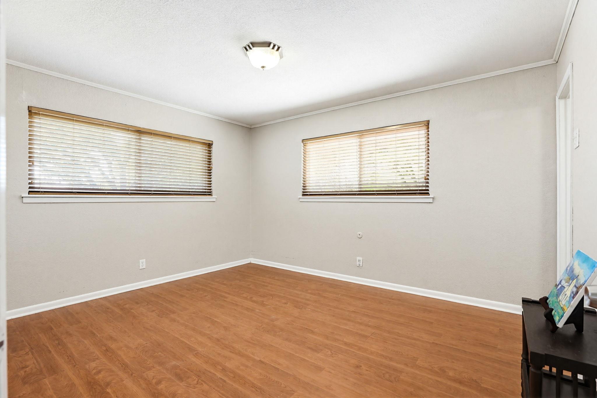 125 Glendale St Property Photo 14