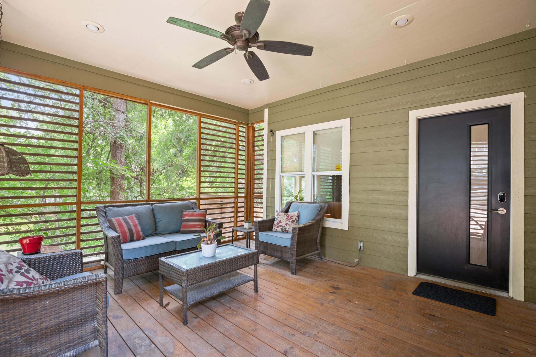 2111 E 8th St Property Photo 3