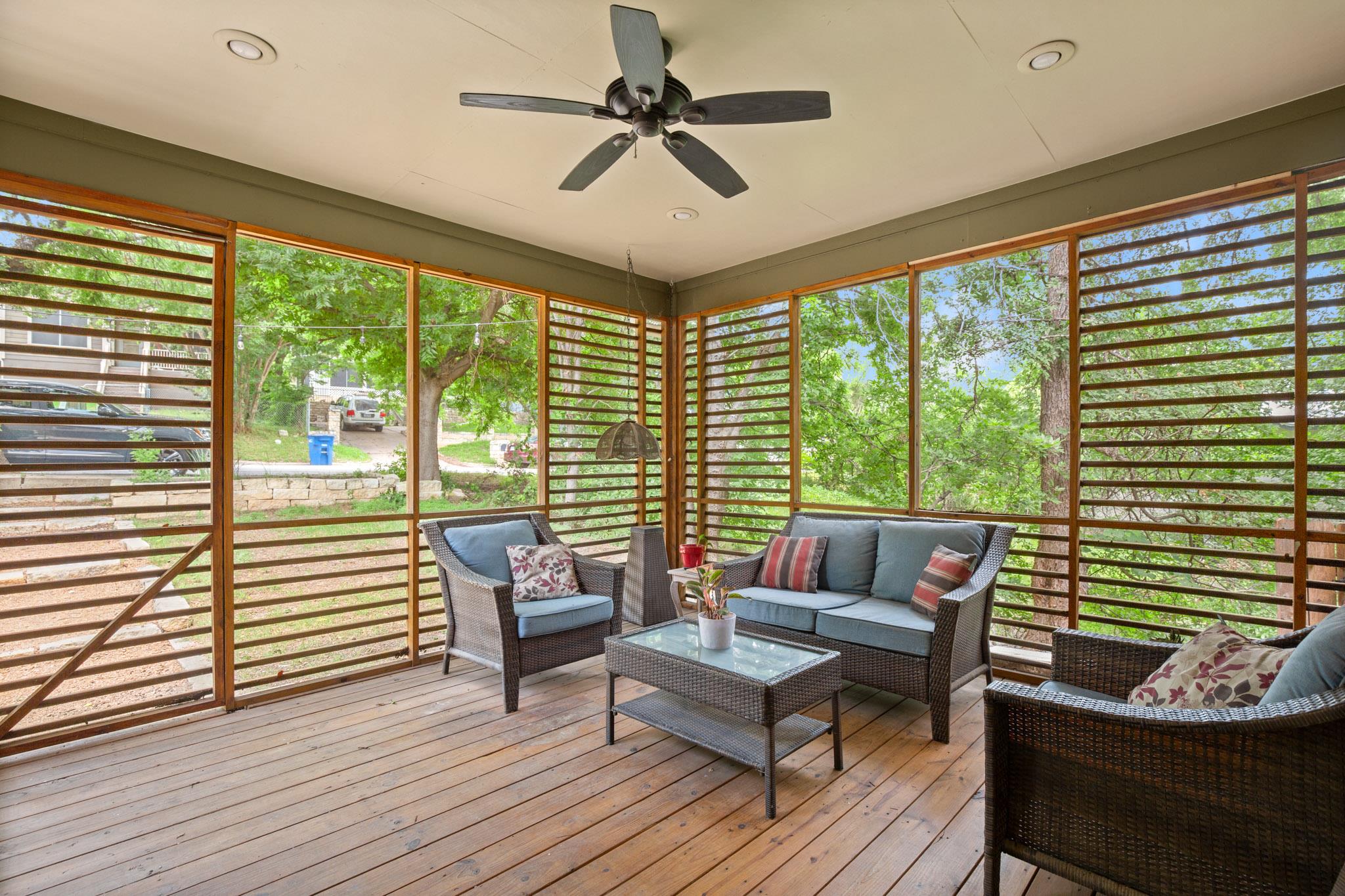 2111 E 8th St Property Photo 4