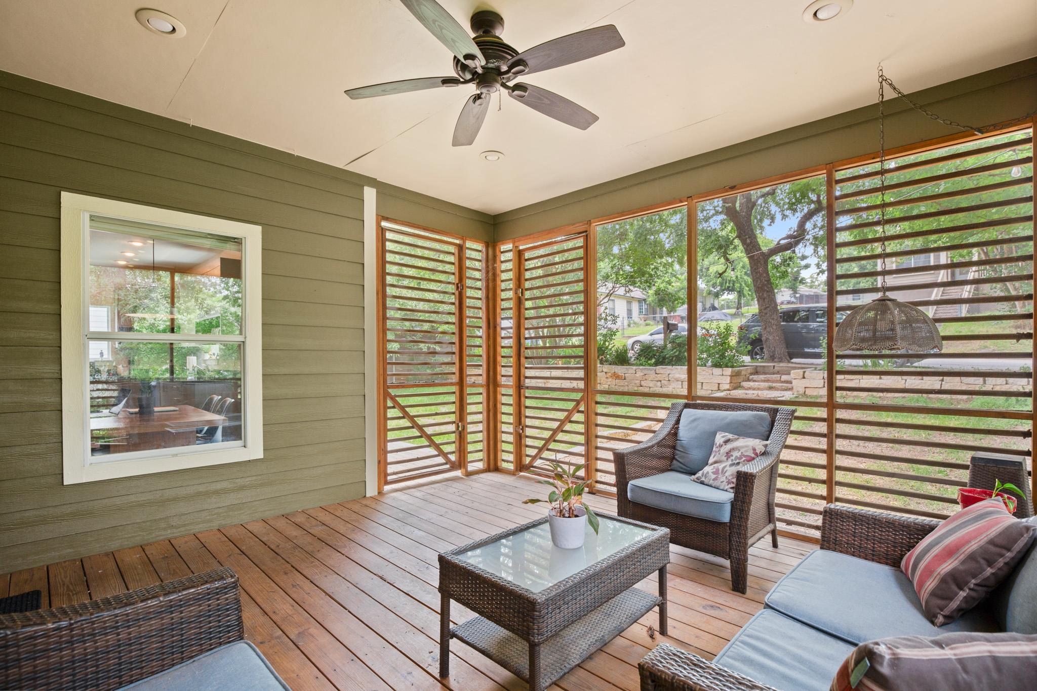 2111 E 8th St Property Photo 5