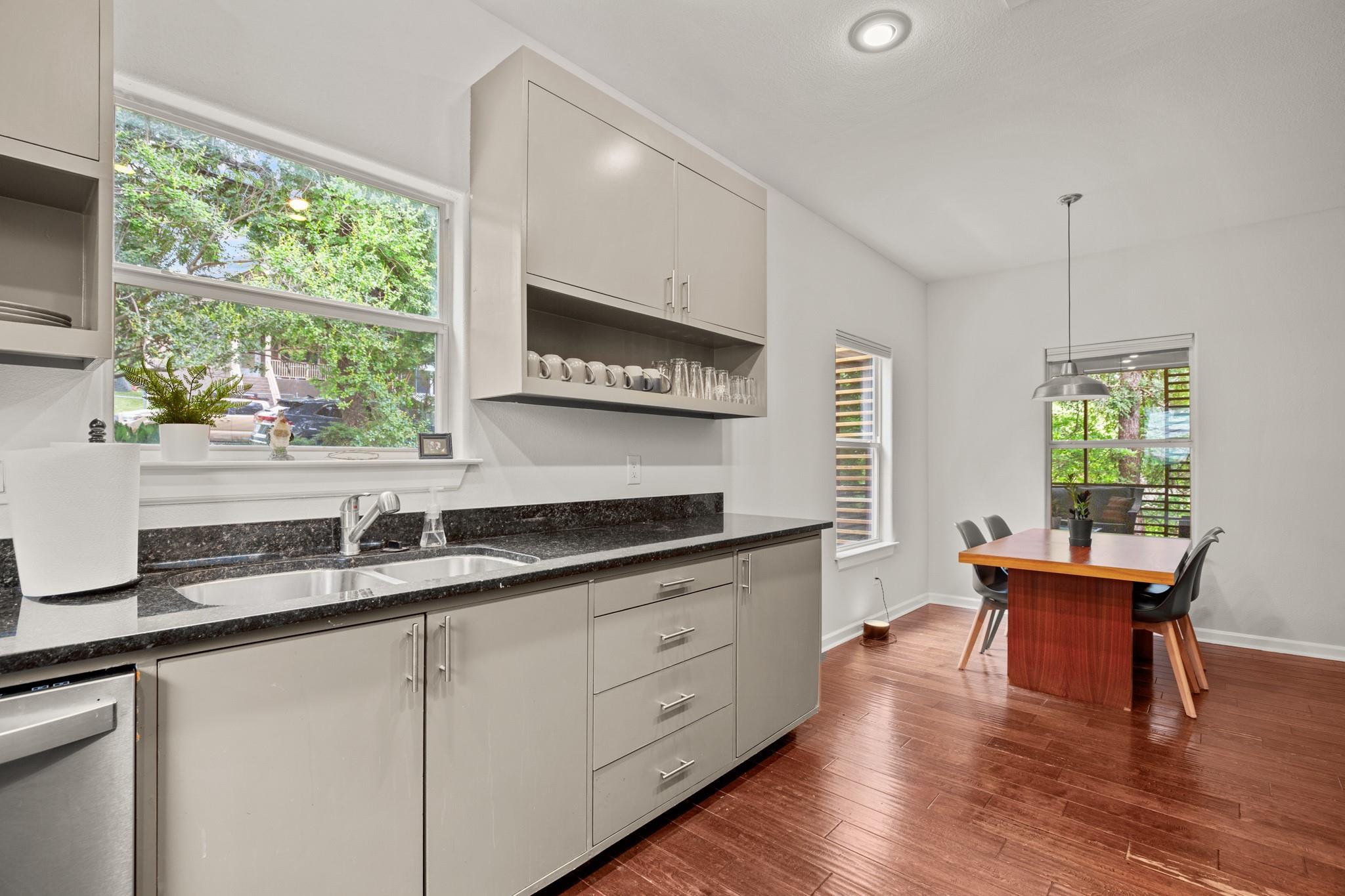 2111 E 8th St Property Photo 8