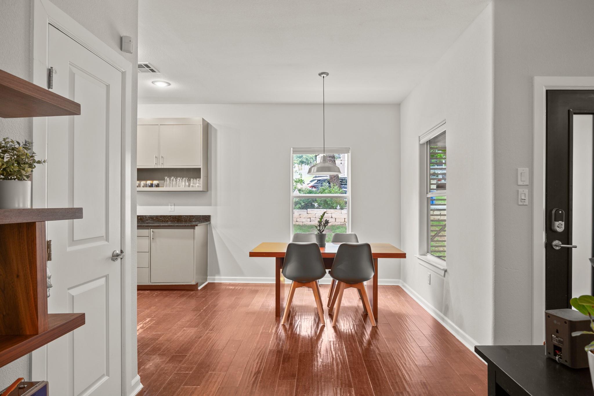 2111 E 8th St Property Photo 10