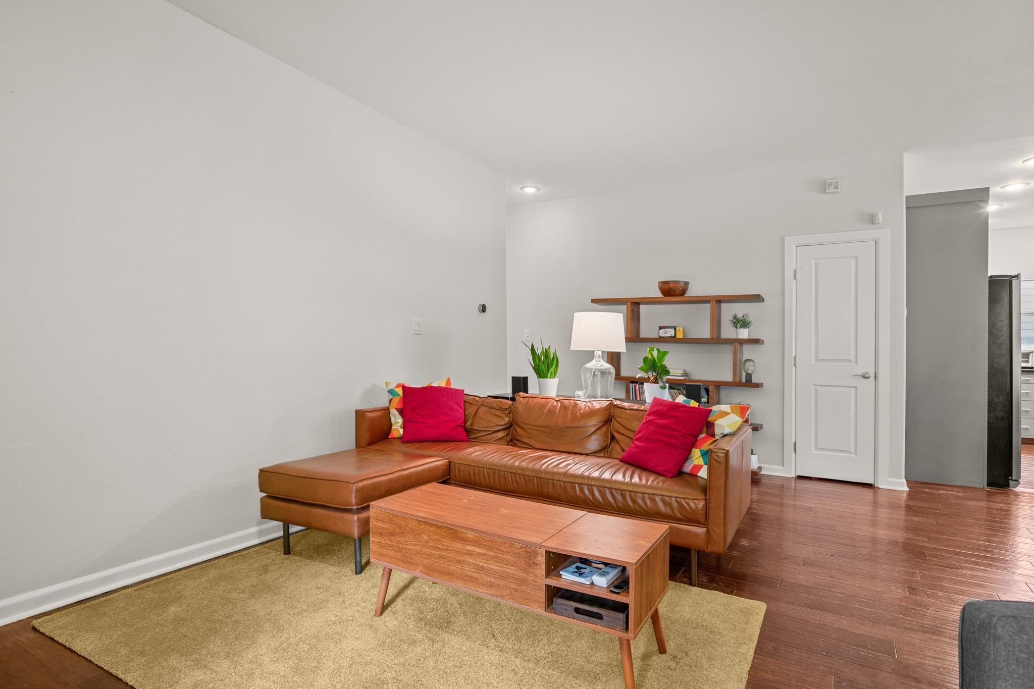 2111 E 8th St Property Photo 15