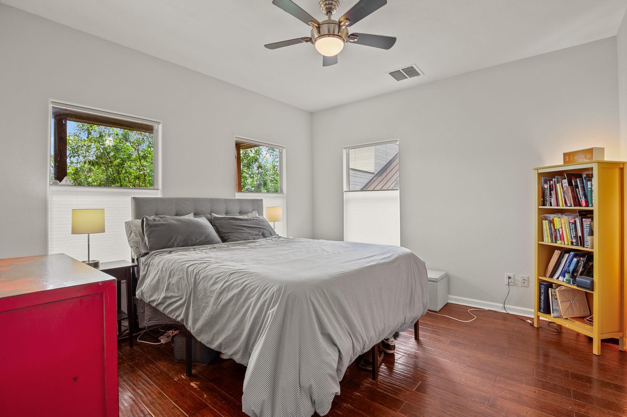 2111 E 8th St Property Photo 16