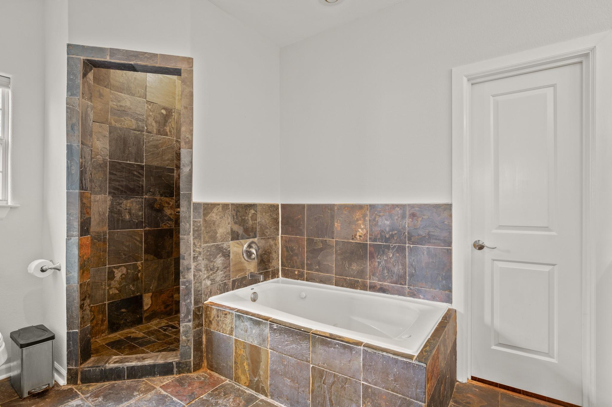 2111 E 8th St Property Photo 17