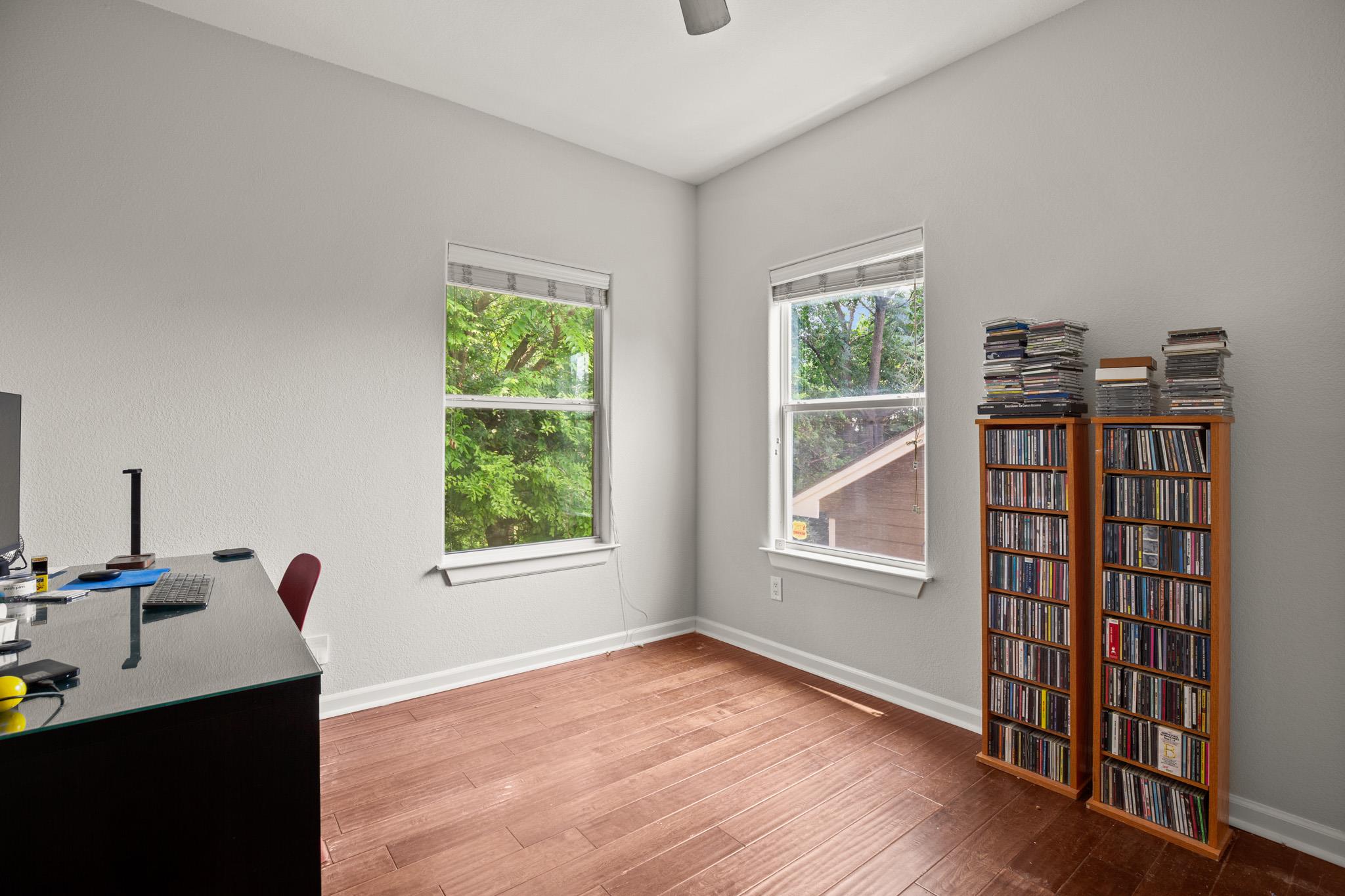 2111 E 8th St Property Photo 21