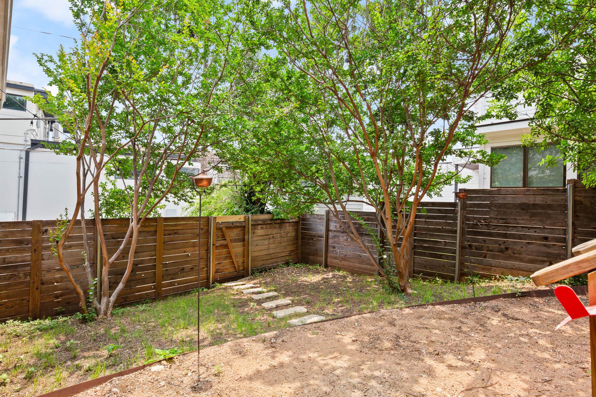 2111 E 8th St Property Photo 25