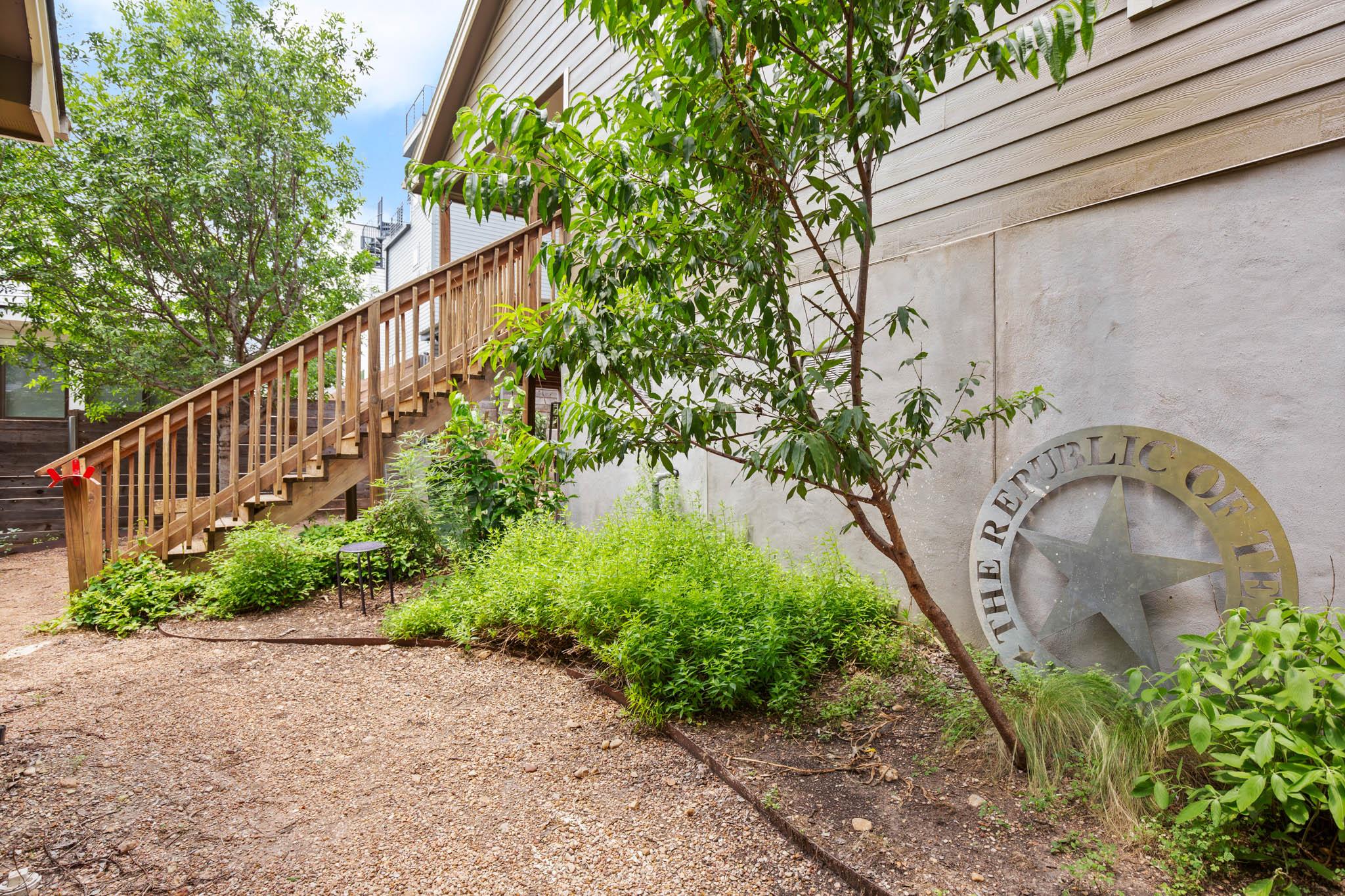 2111 E 8th St Property Photo 26