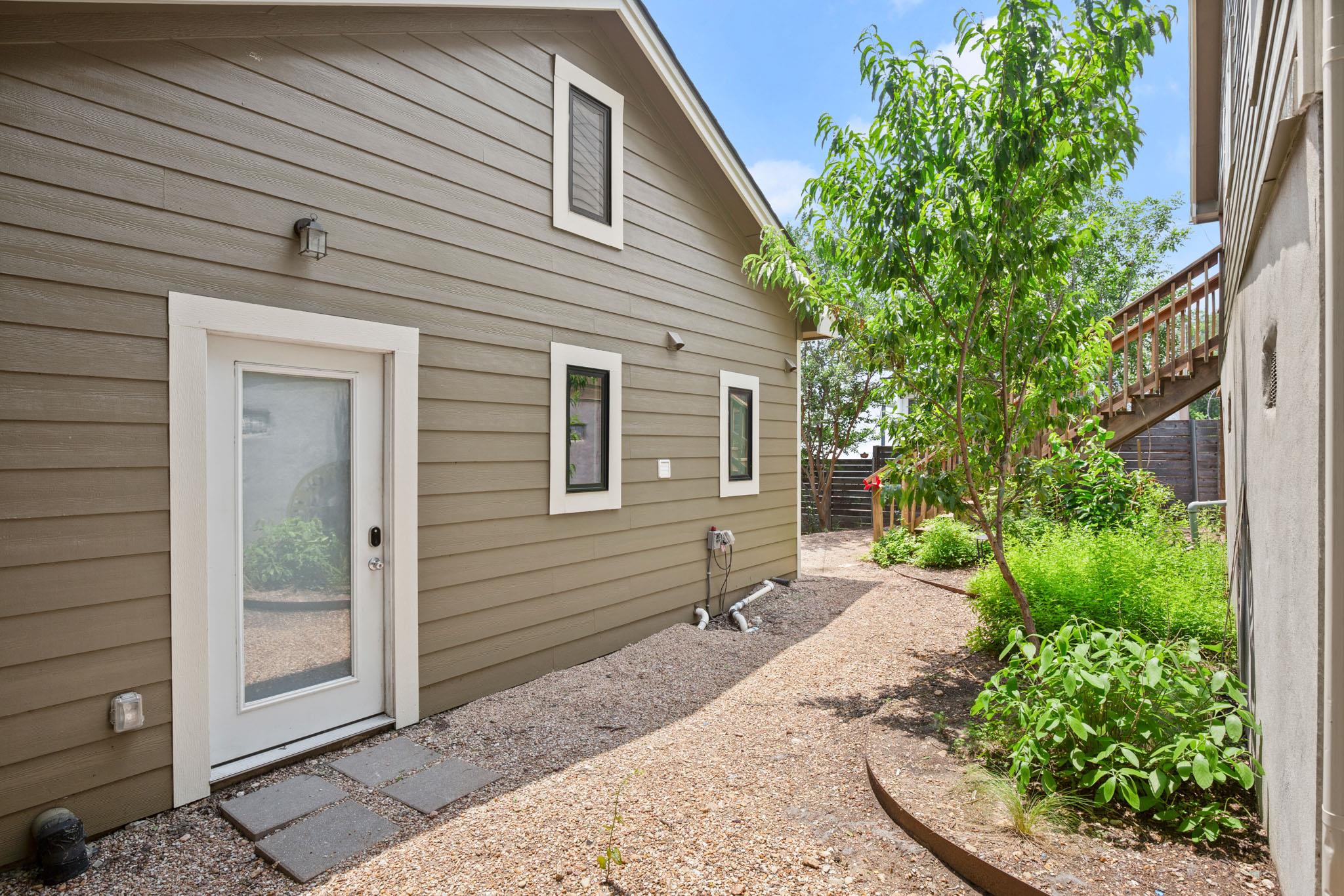 2111 E 8th St Property Photo 27