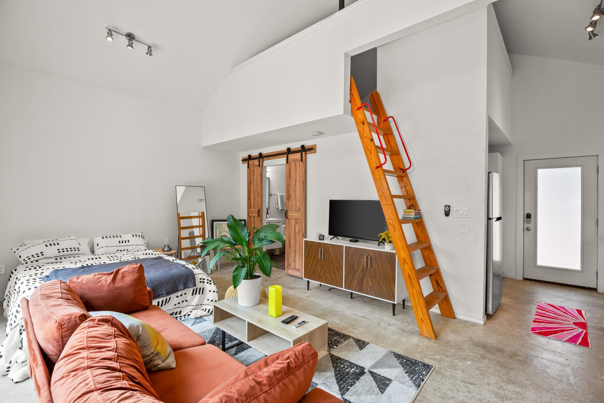 2111 E 8th St Property Photo 29