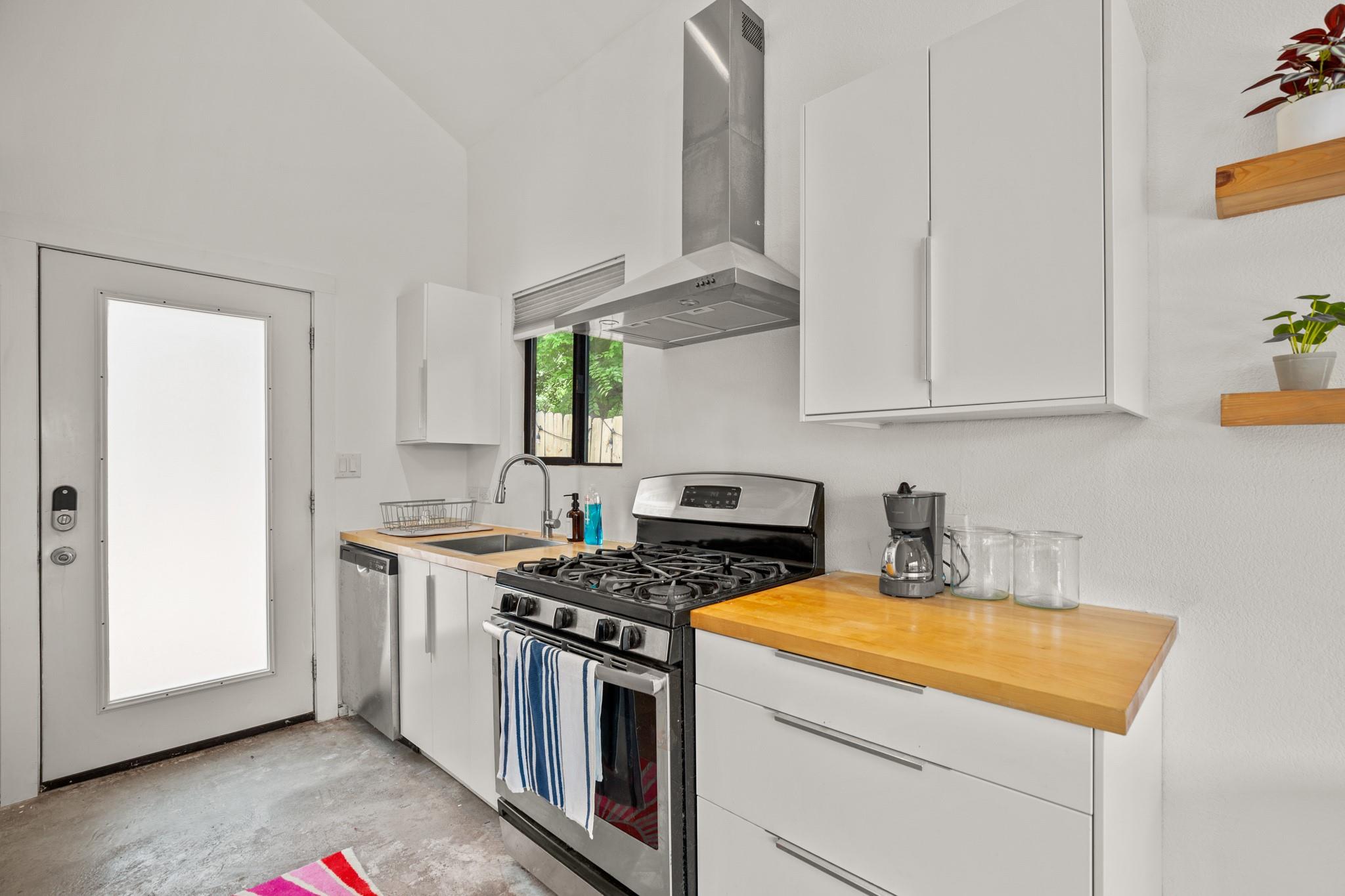 2111 E 8th St Property Photo 31