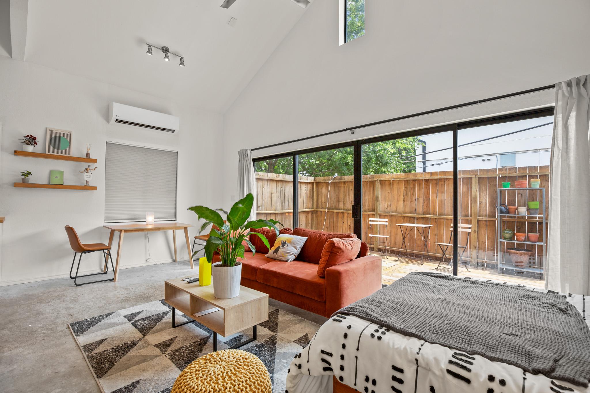 2111 E 8th St Property Photo 34