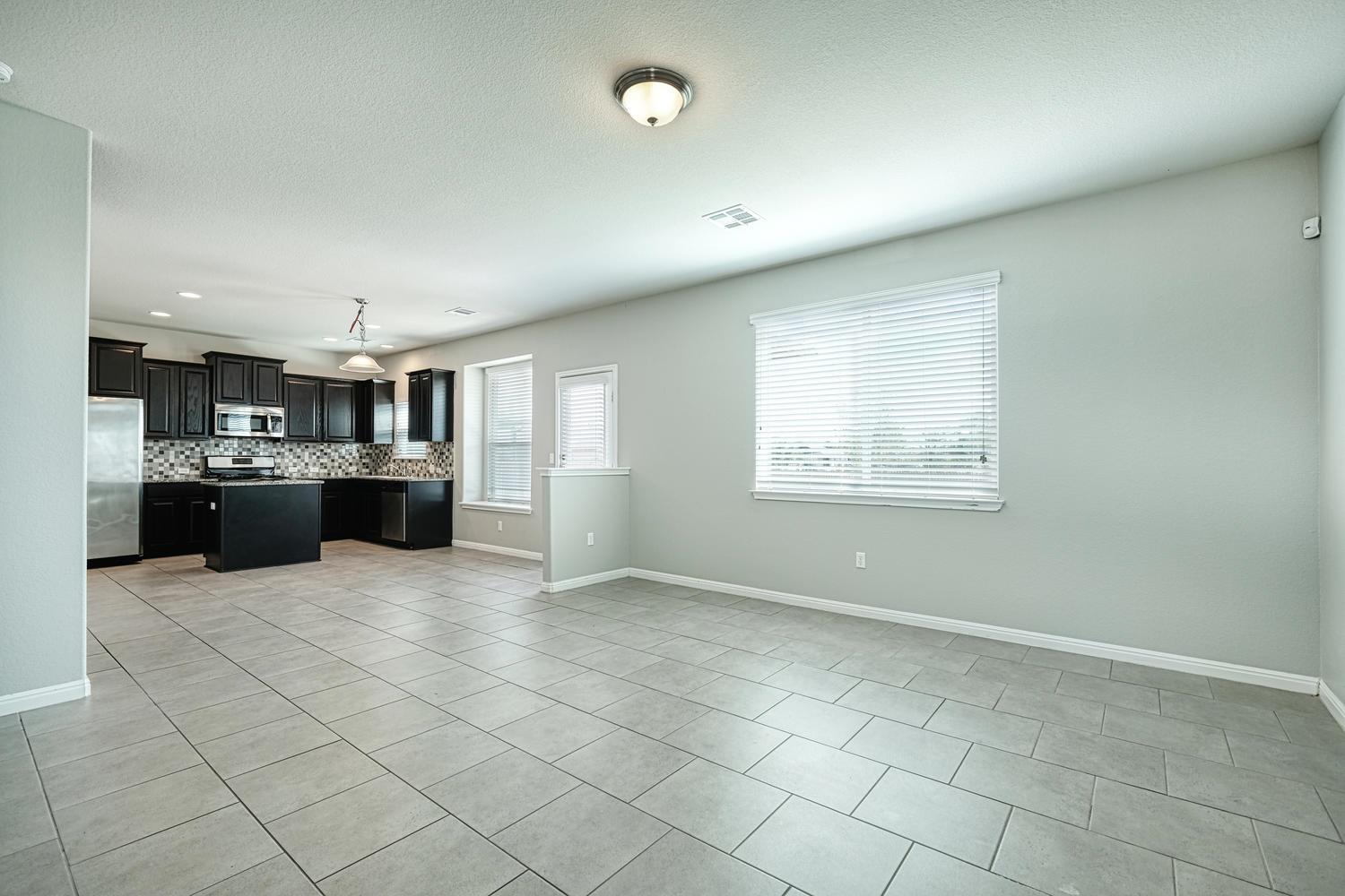 100 Northern Flicker St Property Photo 4