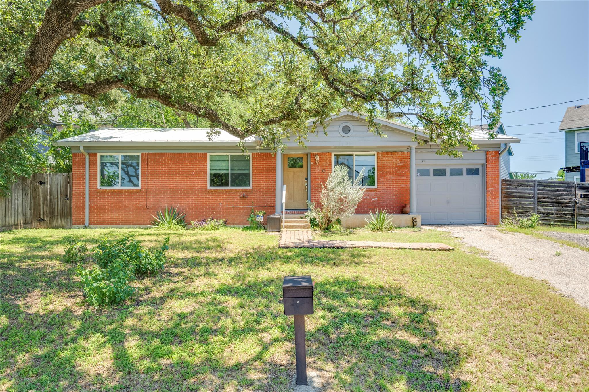 1707 Overhill Dr Property Photo 1