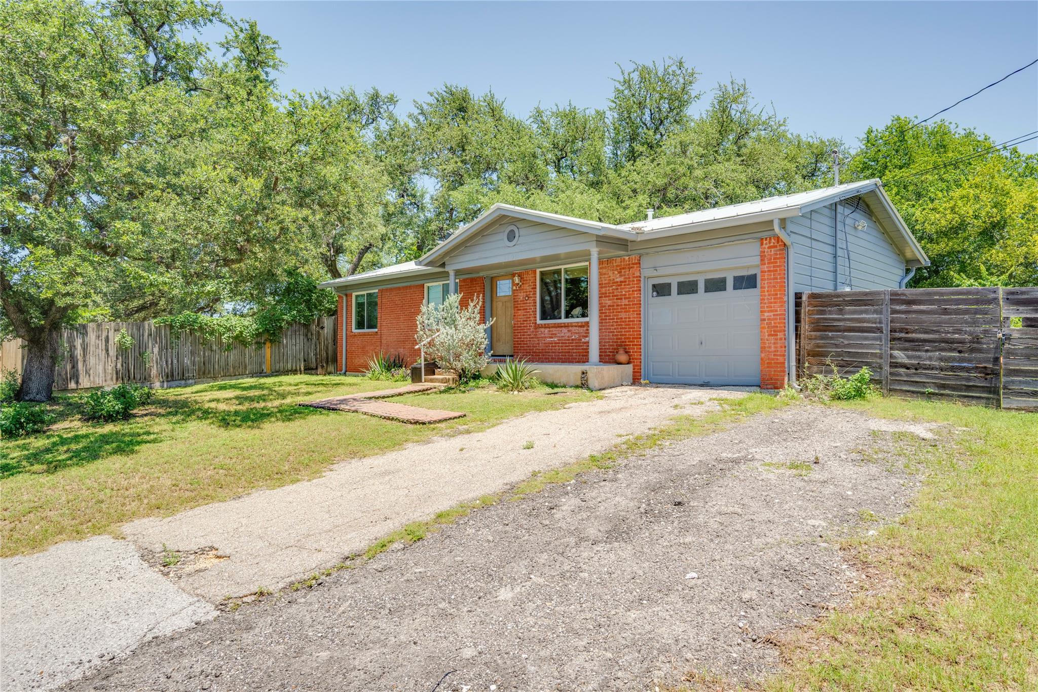 1707 Overhill Dr Property Photo 2