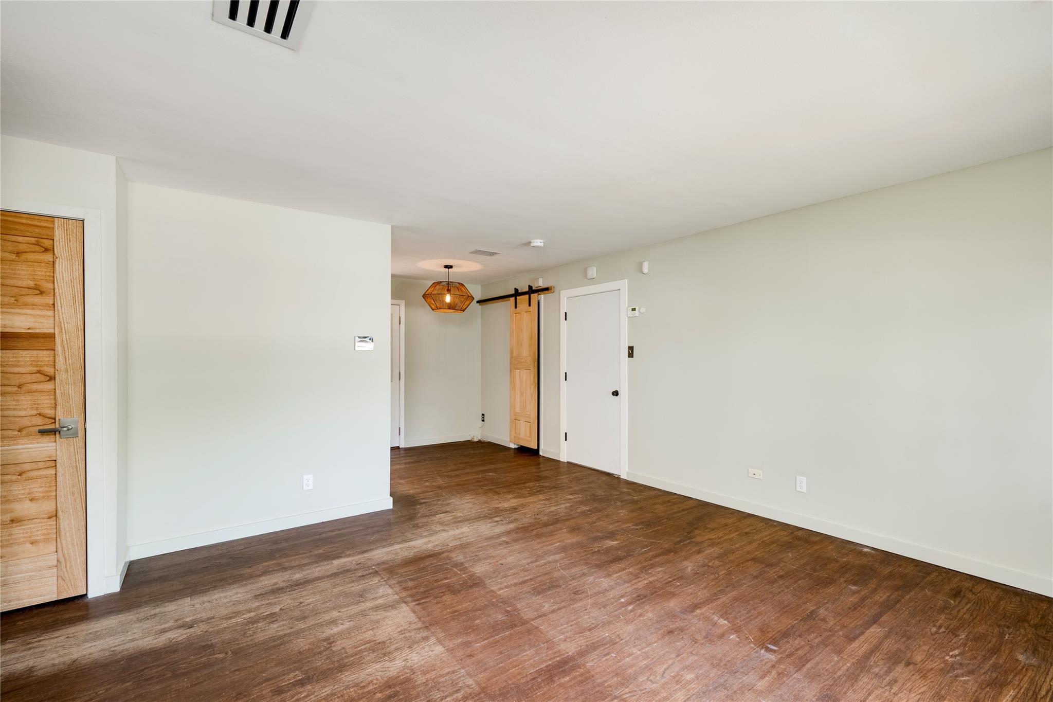 1707 Overhill Dr Property Photo 4