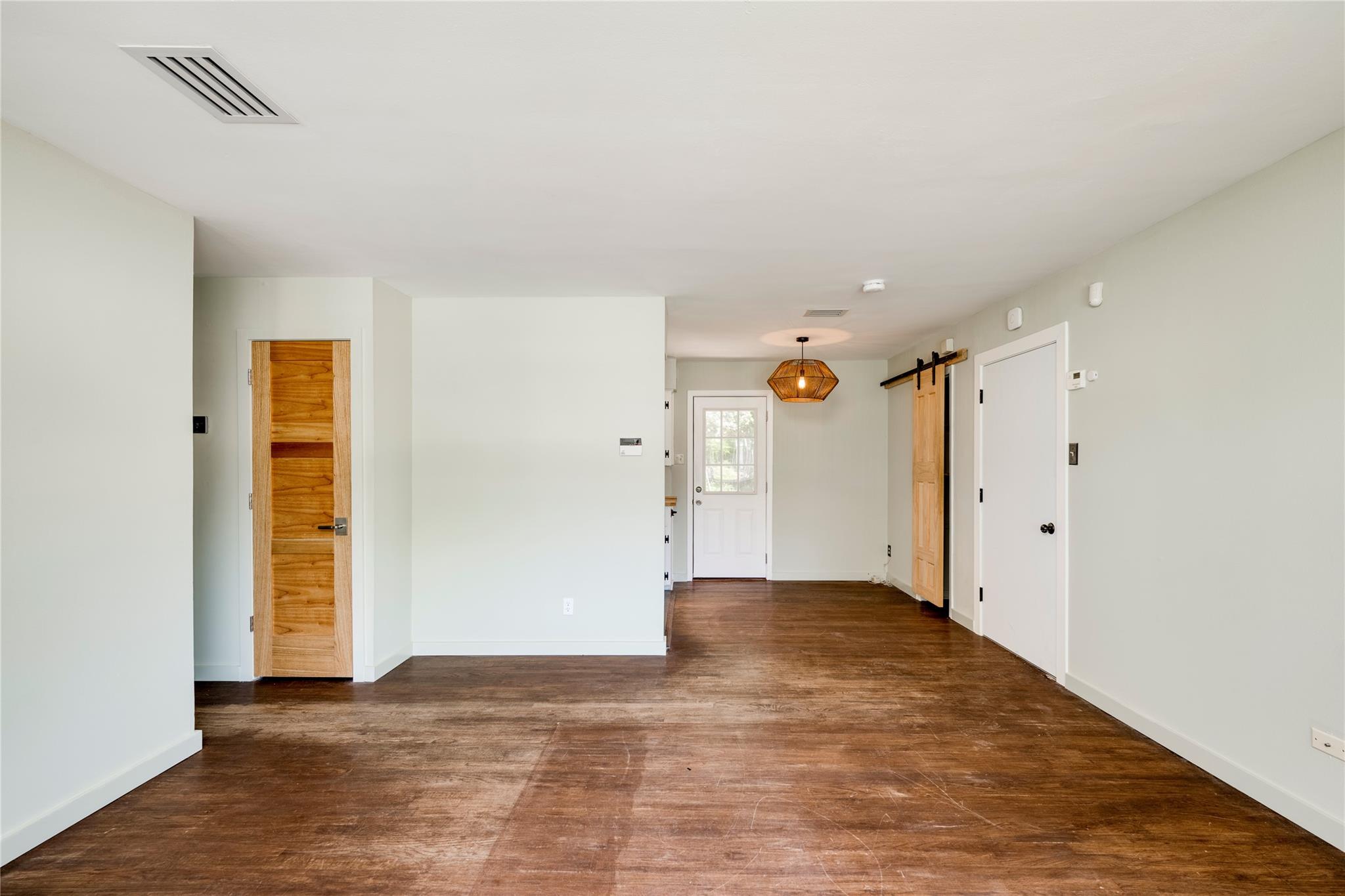 1707 Overhill Dr Property Photo 5