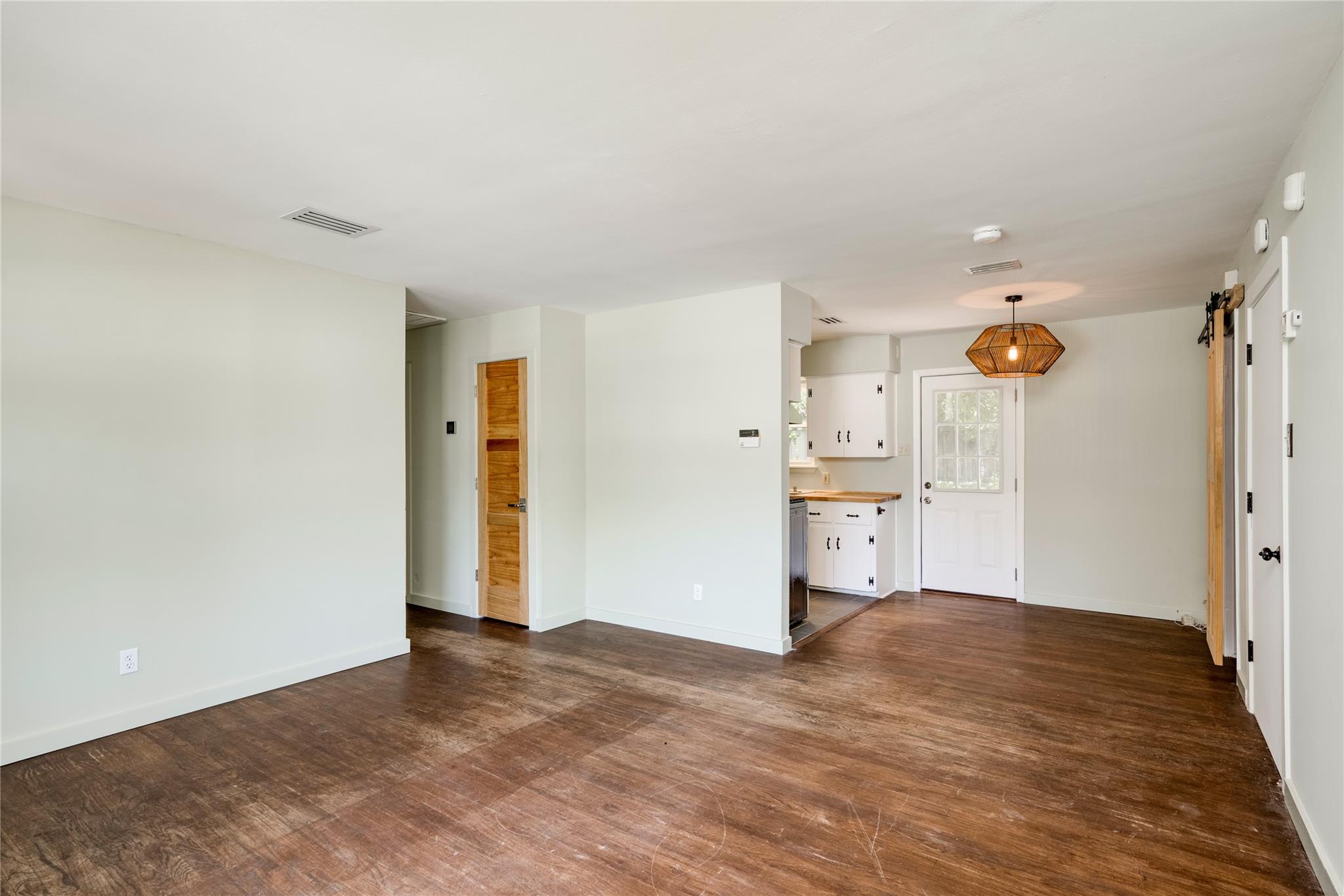 1707 Overhill Dr Property Photo 6