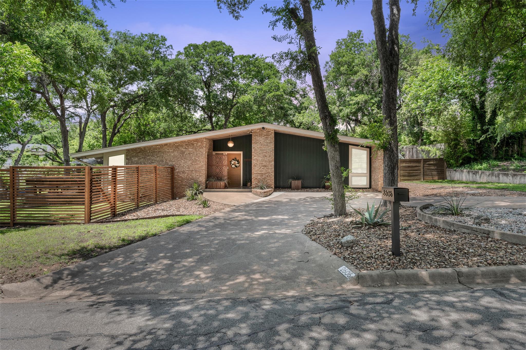 2606 Birdcreek Dr Property Photo 1