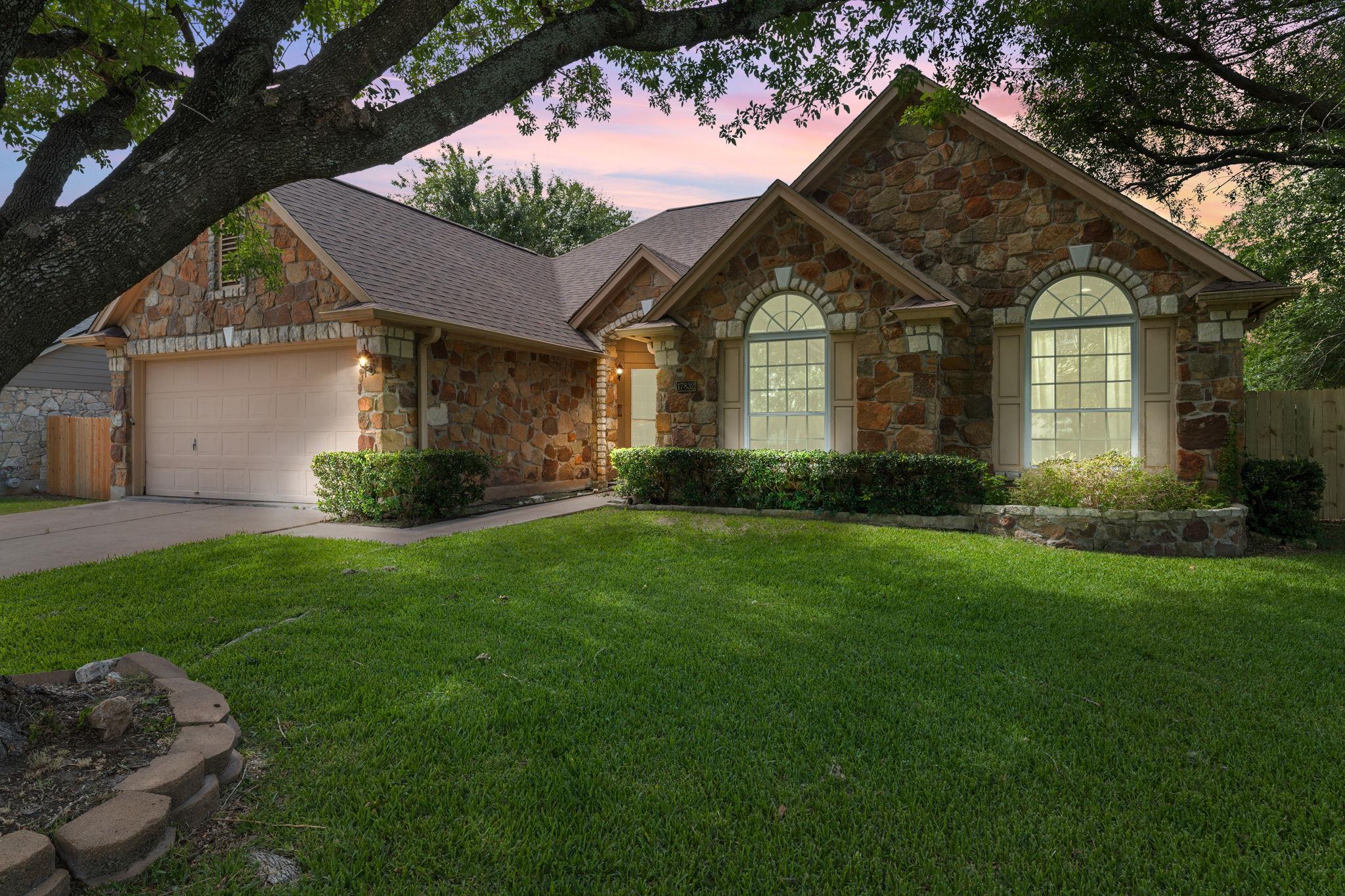 17832 Park Valley Dr Property Photo