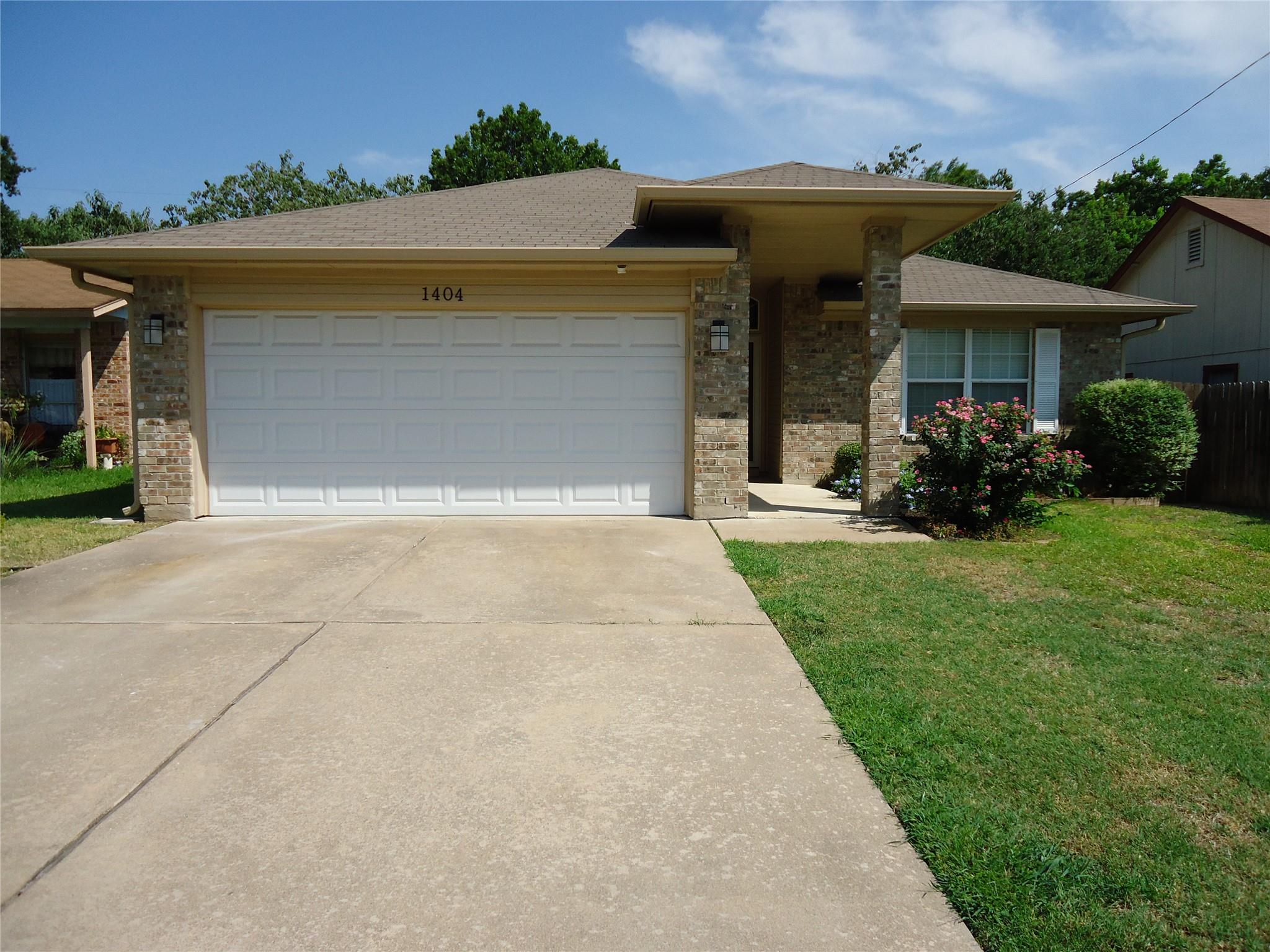 1404 Peachtree Valley Dr Property Photo 1