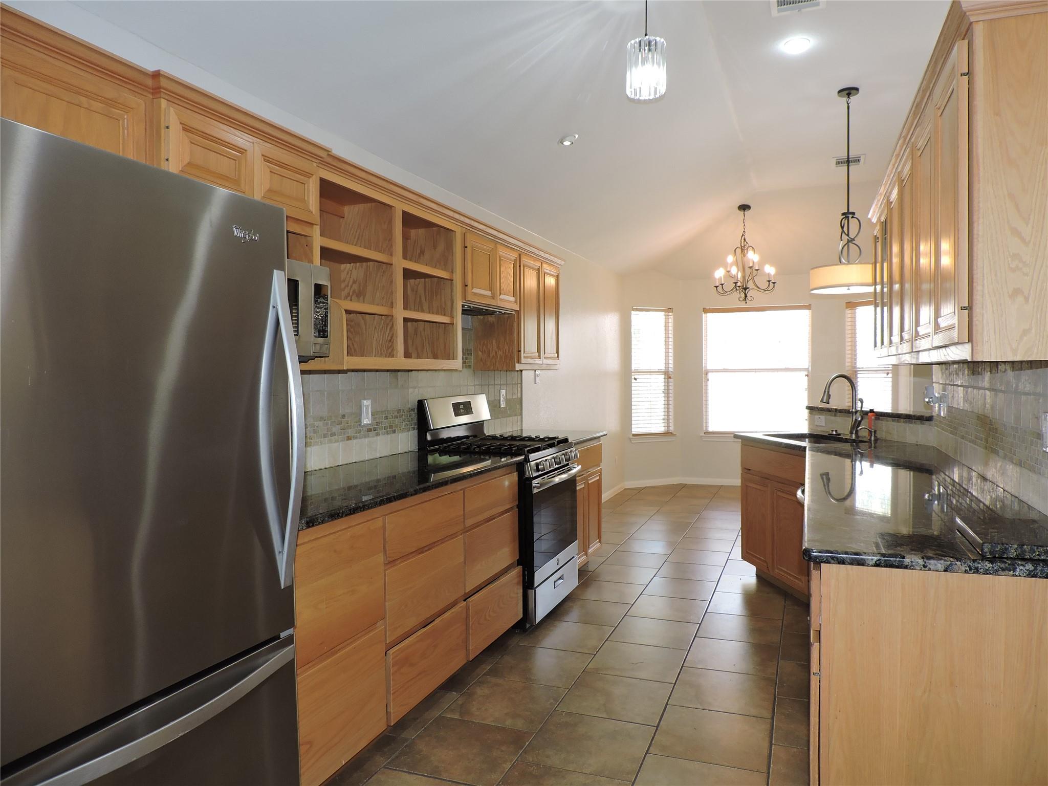 1404 Peachtree Valley Dr Property Photo 3