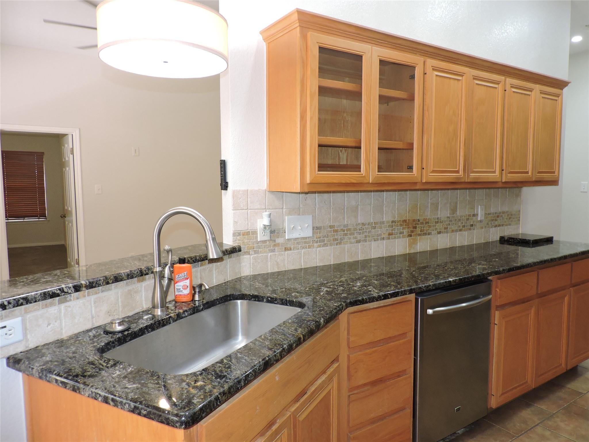 1404 Peachtree Valley Dr Property Photo 4