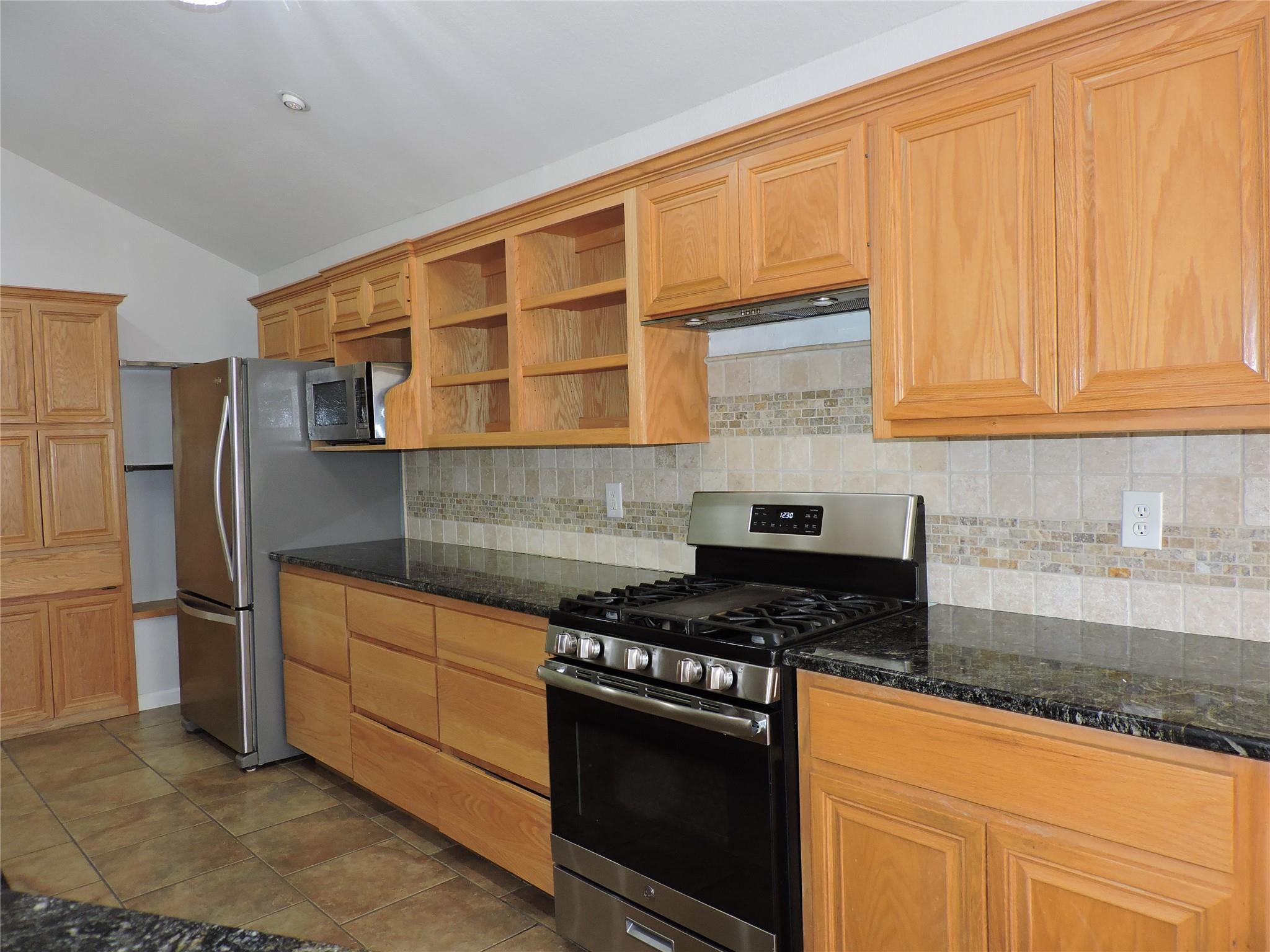 1404 Peachtree Valley Dr Property Photo 5