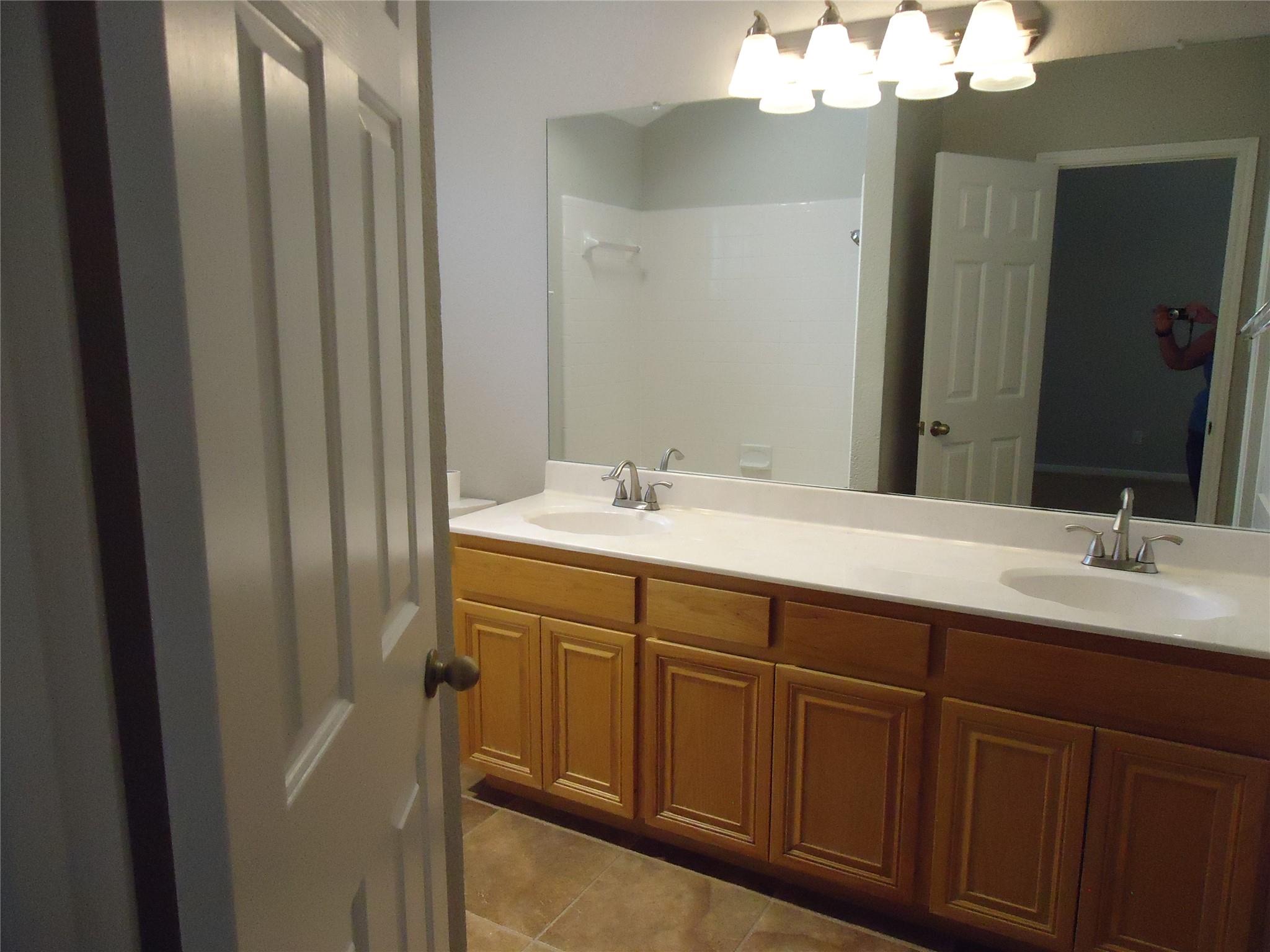 1404 Peachtree Valley Dr Property Photo 17