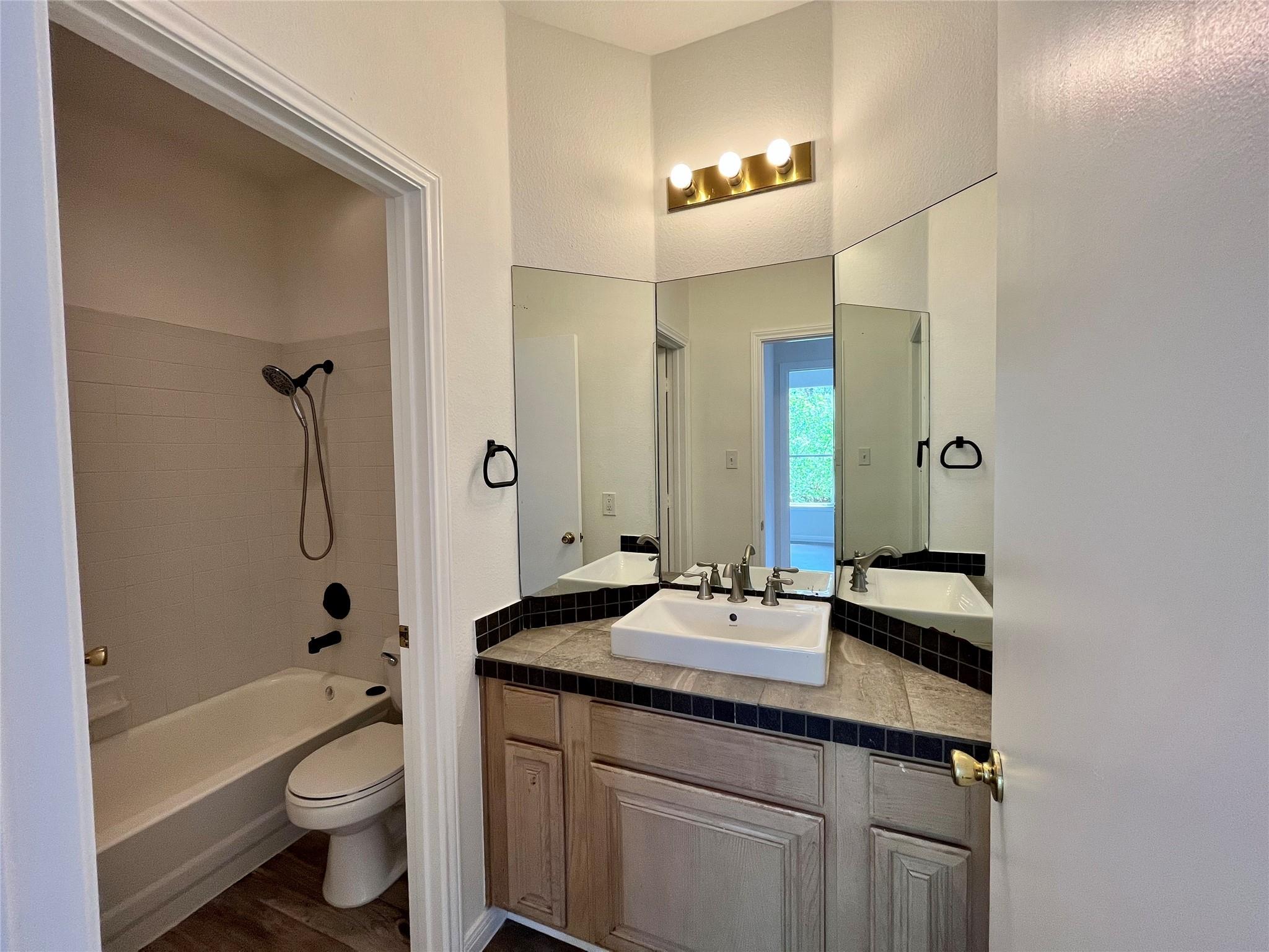 515 Gregory Ct Property Photo 6