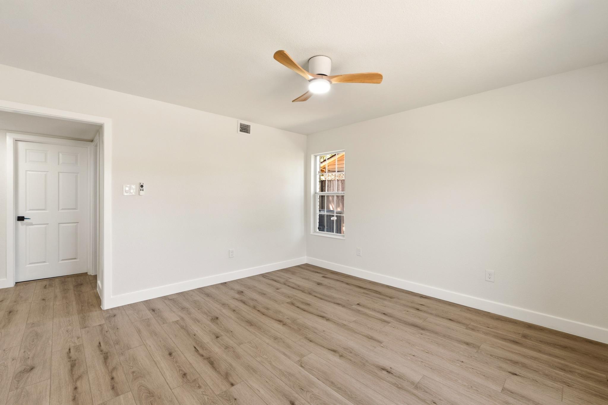 903 Potomac Path Property Photo 4