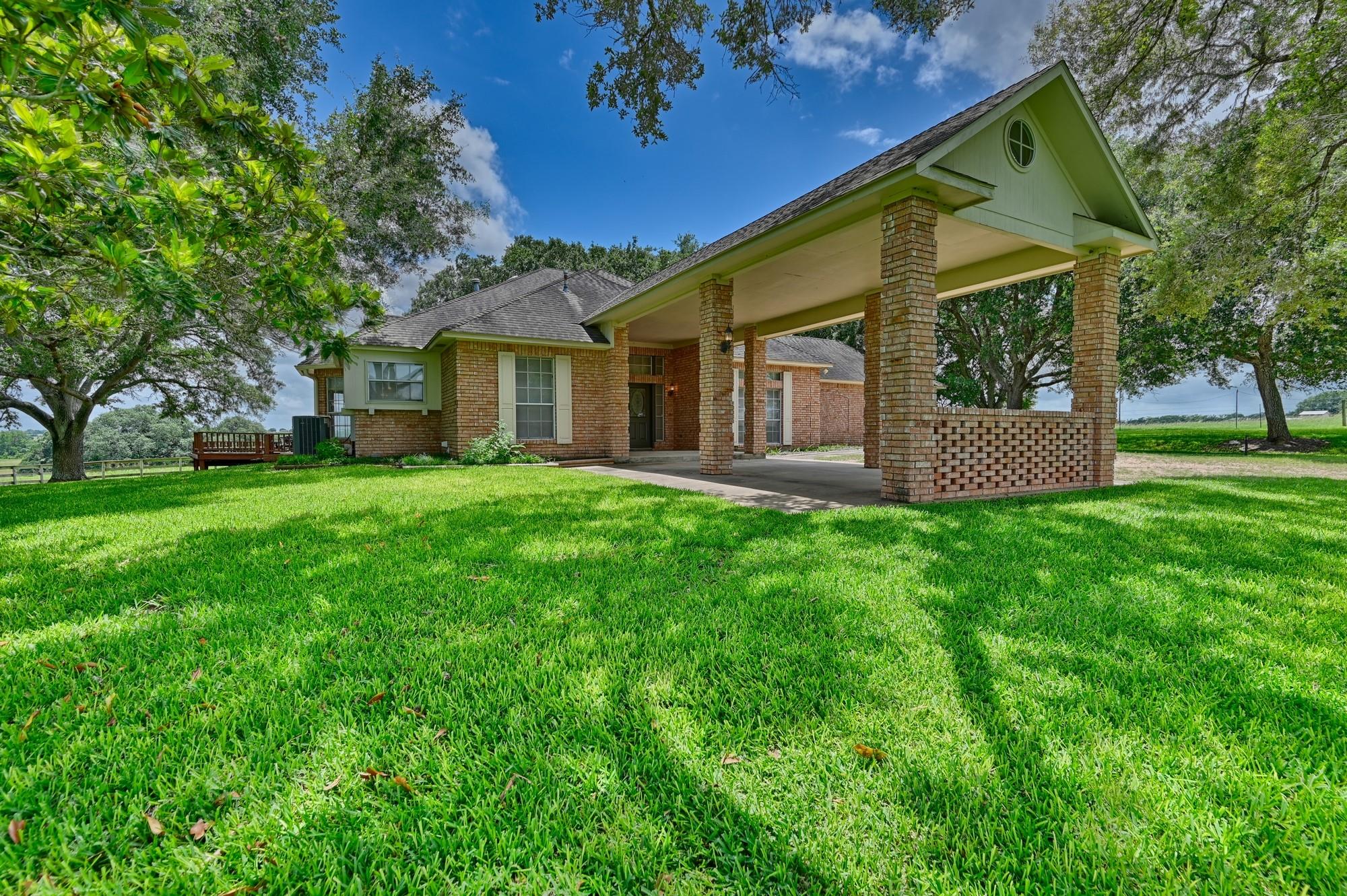 1552 Holub Rd Property Photo 1