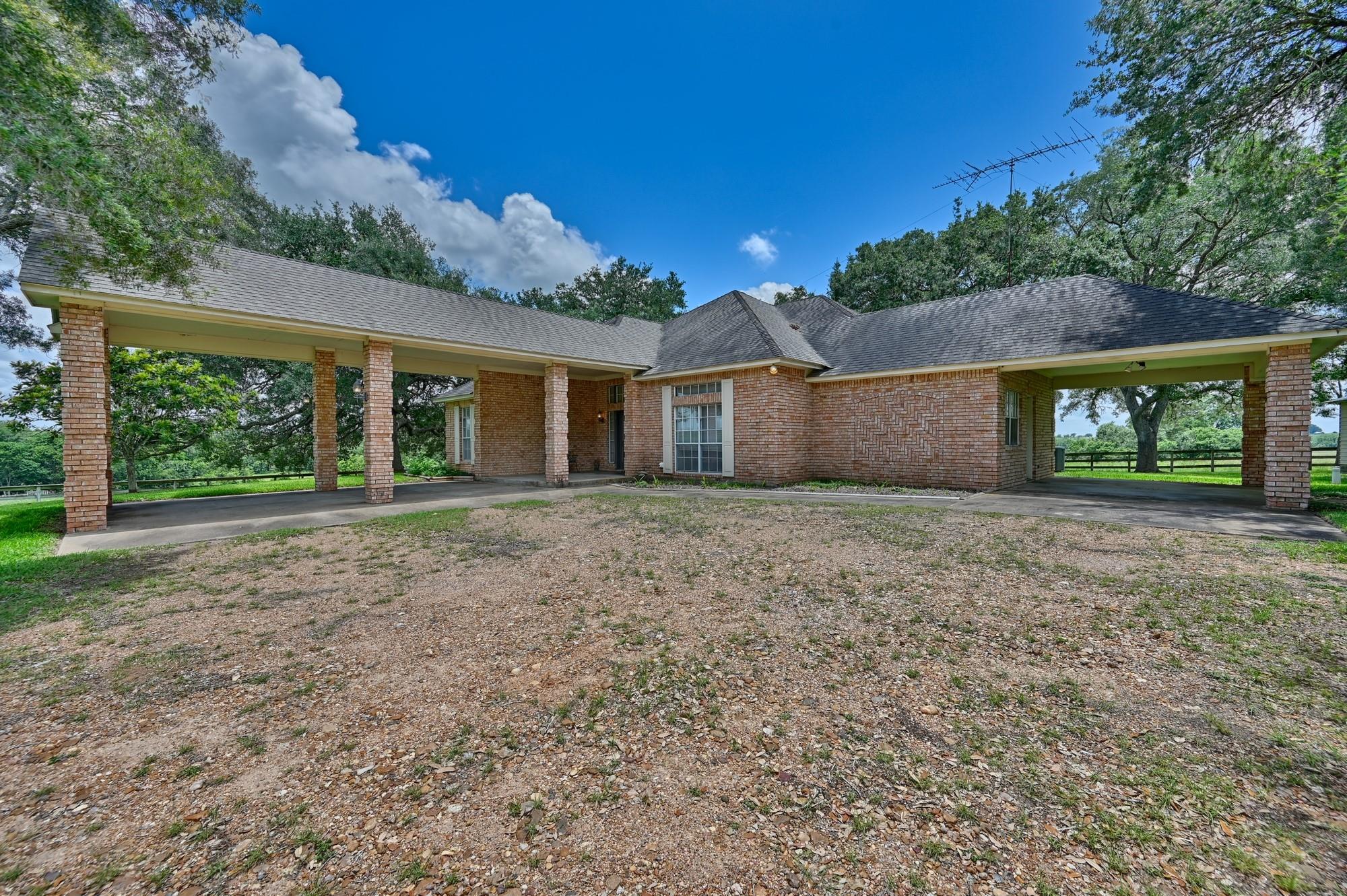 1552 Holub Rd Property Photo 3