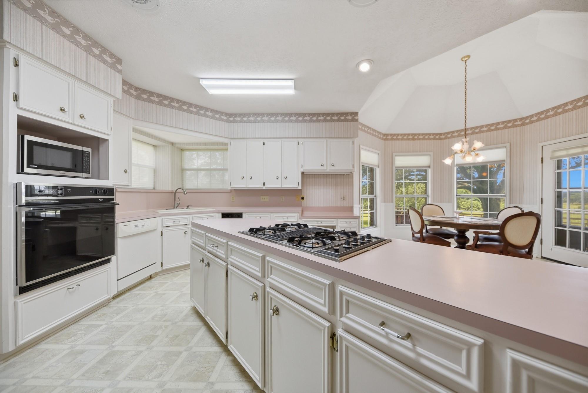 1552 Holub Rd Property Photo 8