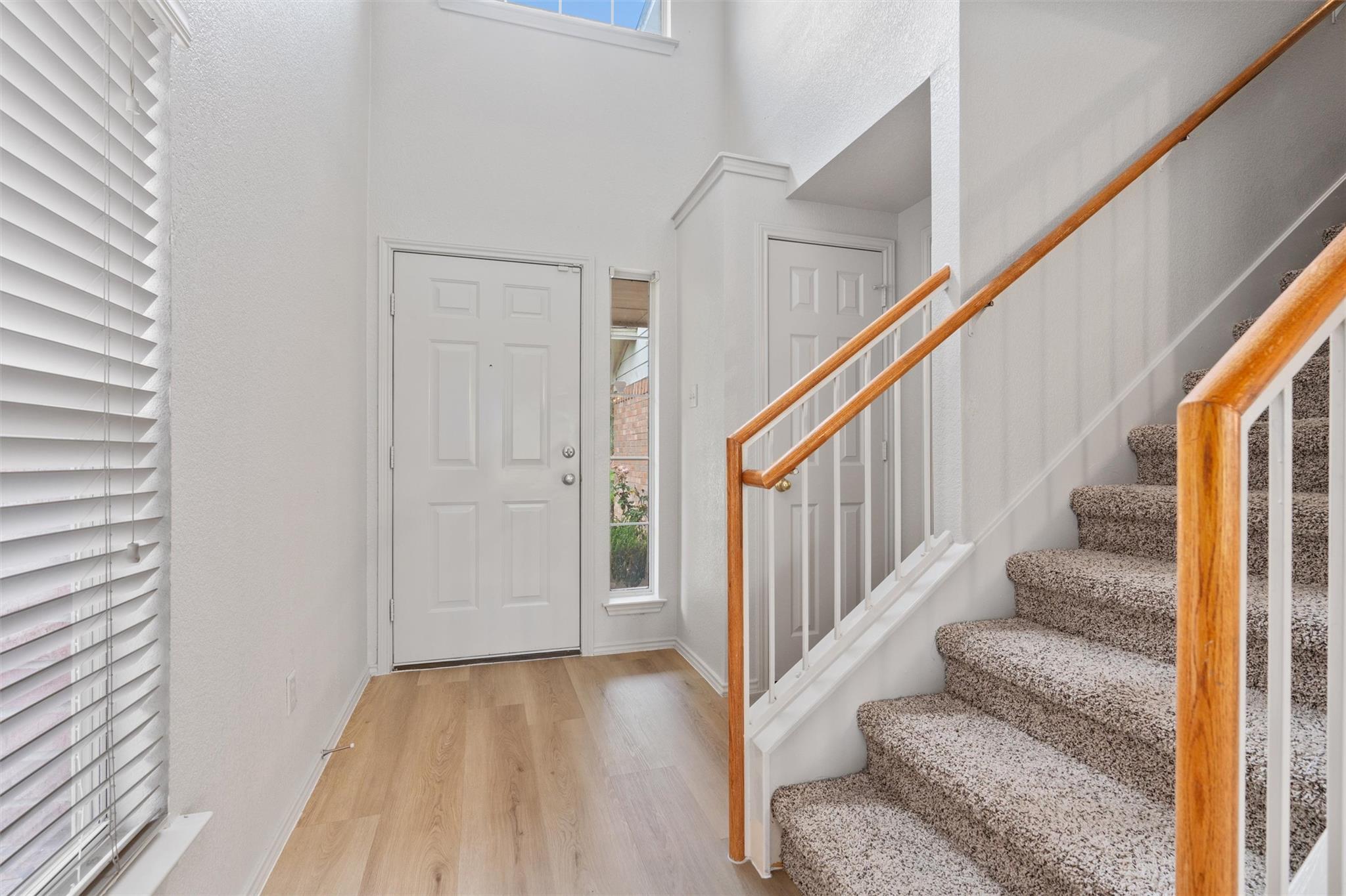 12921 White House St Property Photo 3