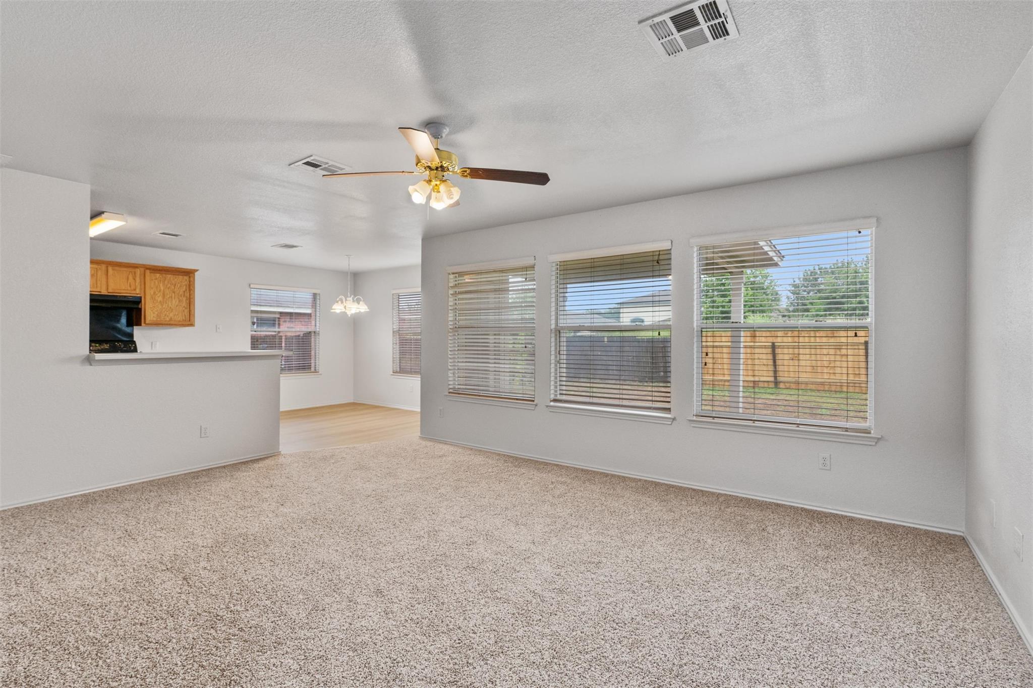 12921 White House St Property Photo 4
