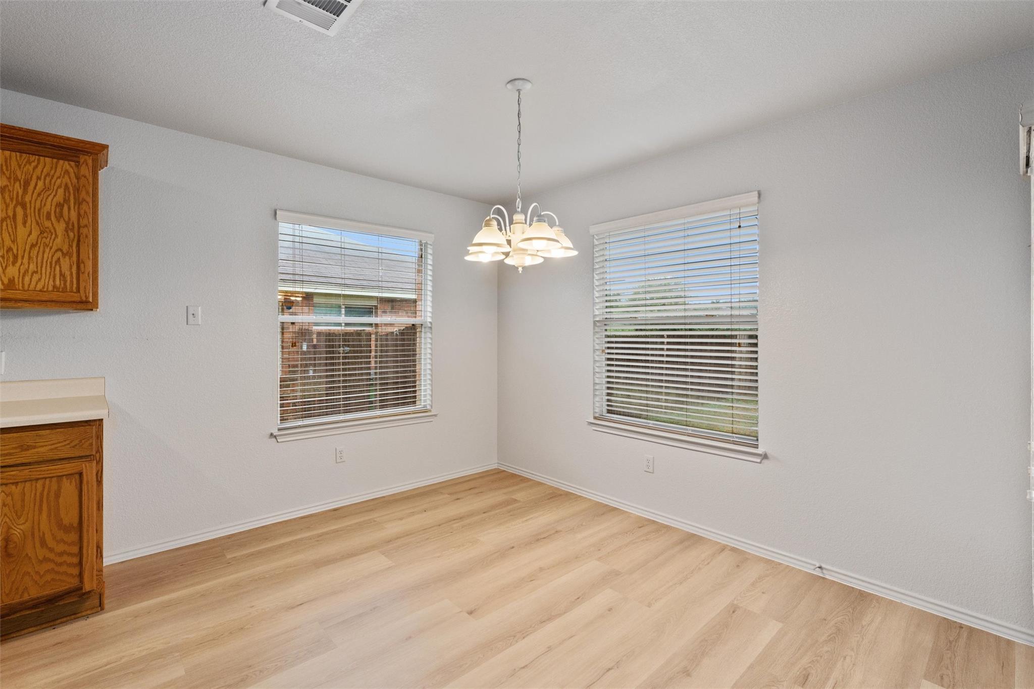 12921 White House St Property Photo 6