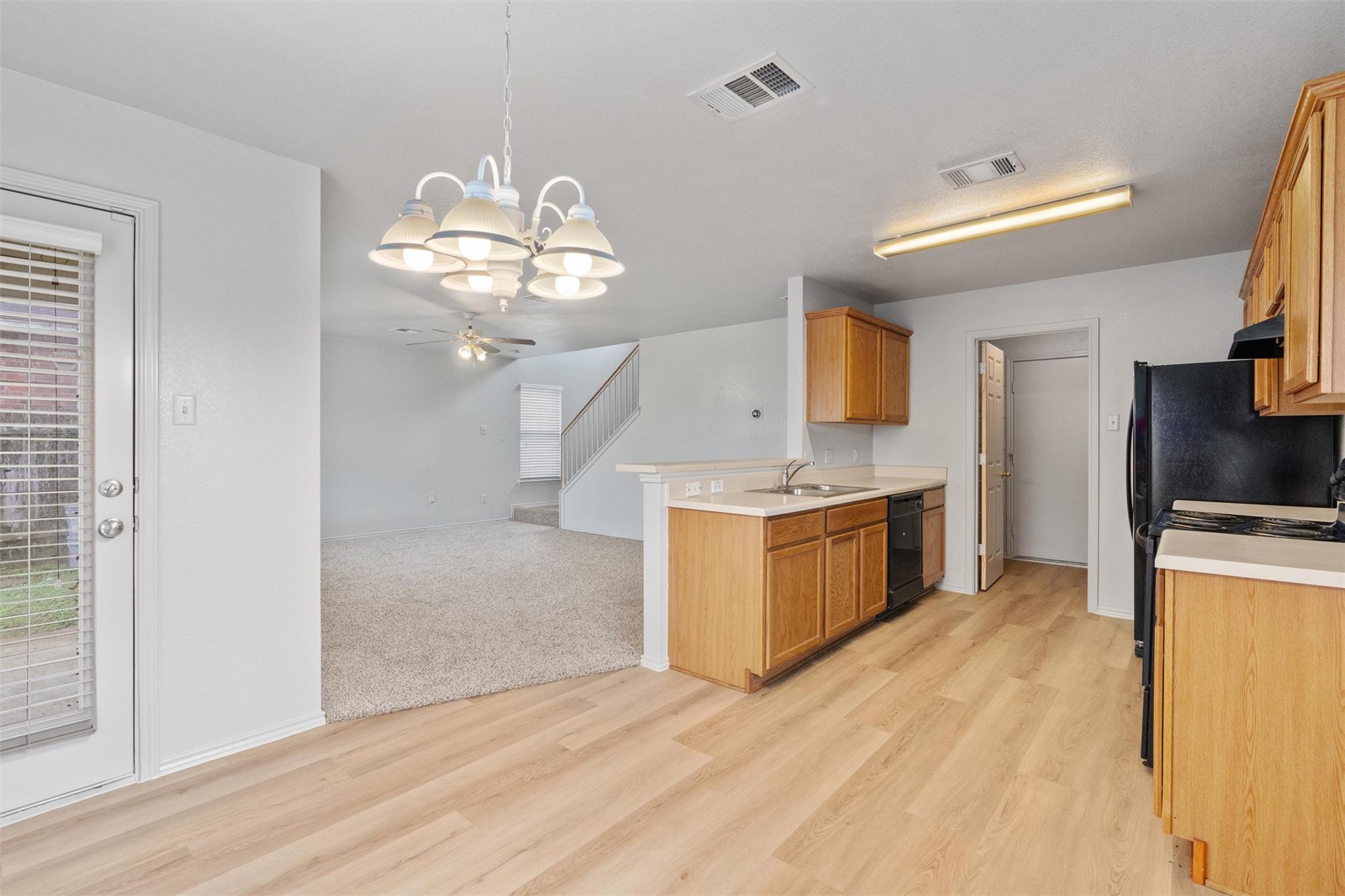 12921 White House St Property Photo 7