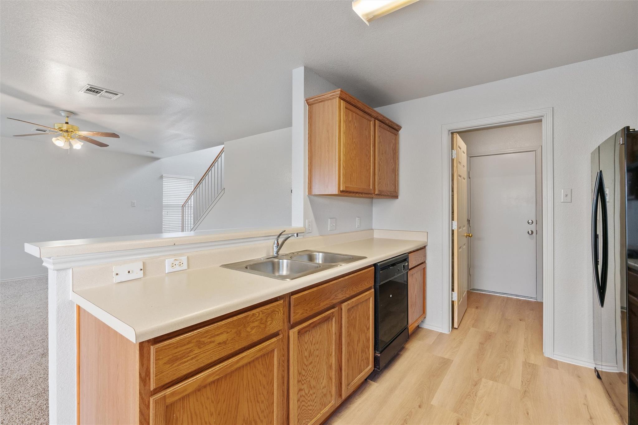 12921 White House St Property Photo 9