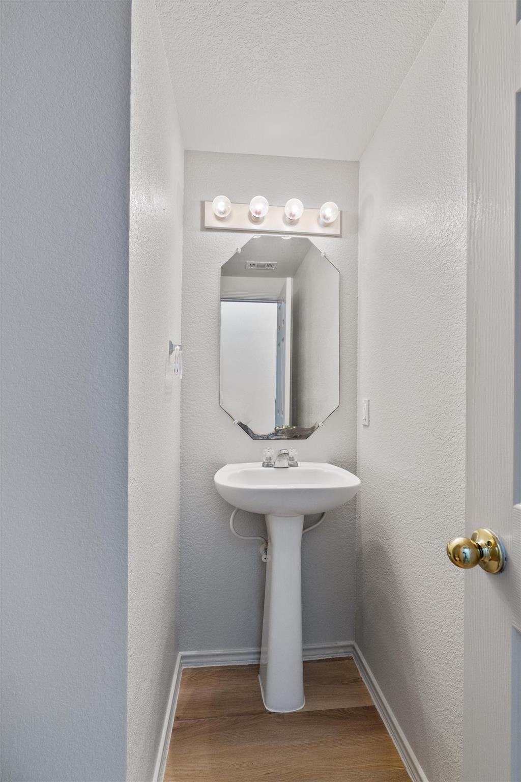 12921 White House St Property Photo 12