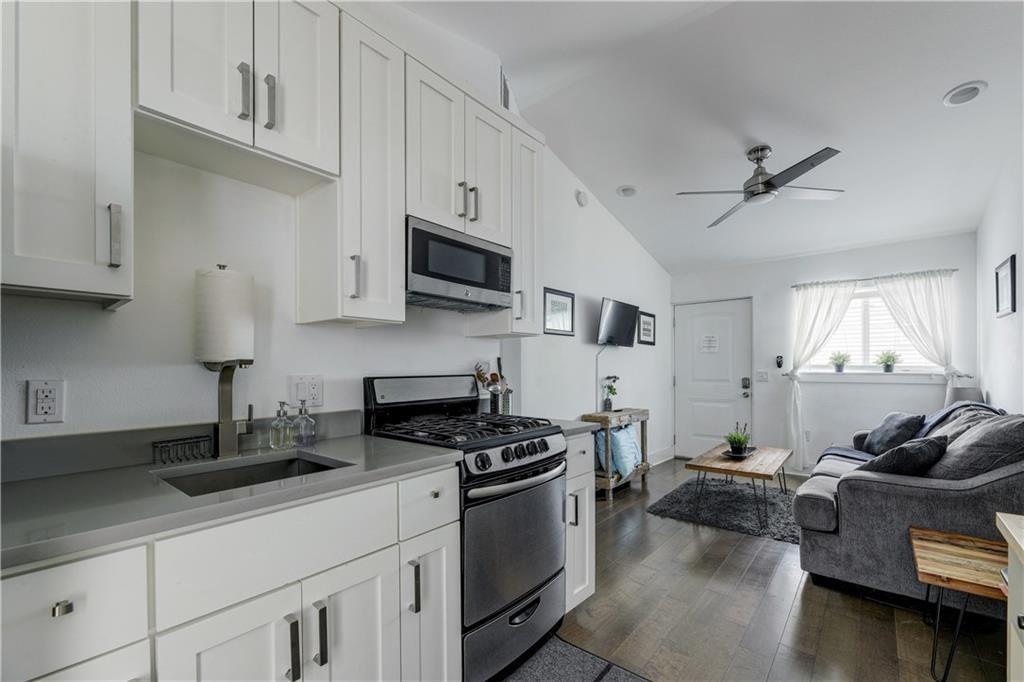 1126 1/2 Chicon St #2 Property Photo 1
